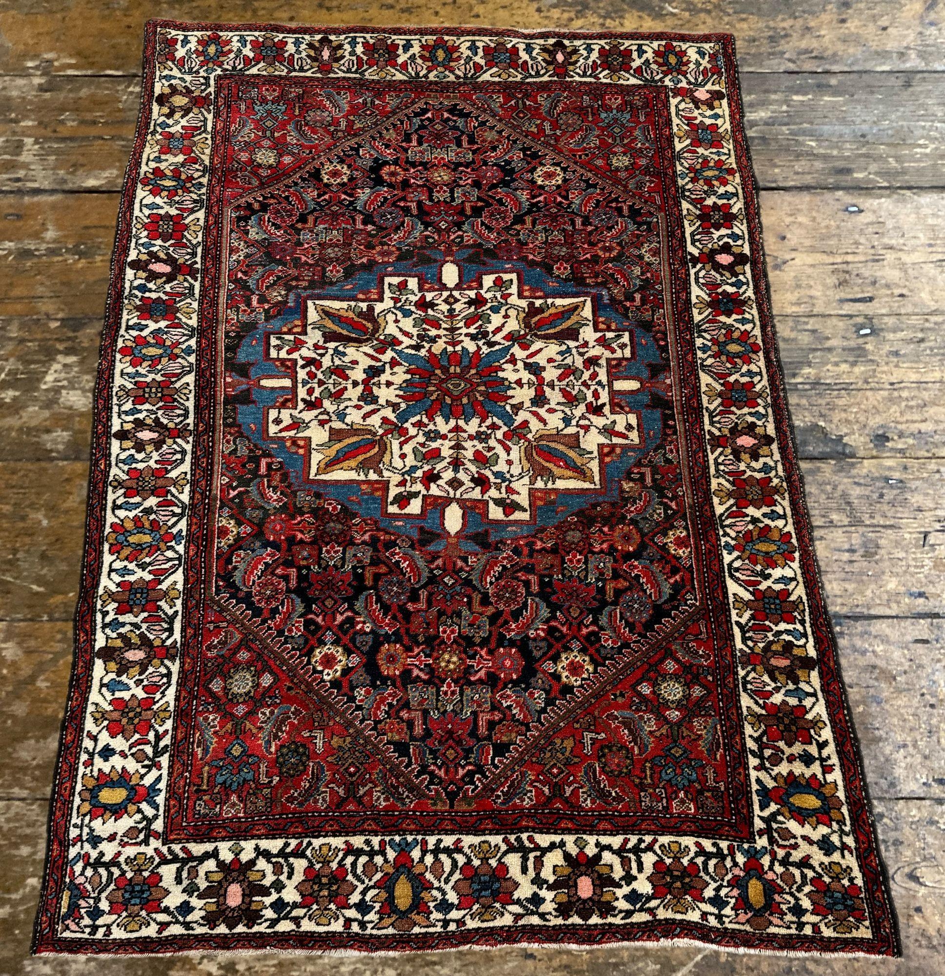 Antiker Bidjar-Teppich 1,50 m x 1,03 m (Frühes 20. Jahrhundert) im Angebot