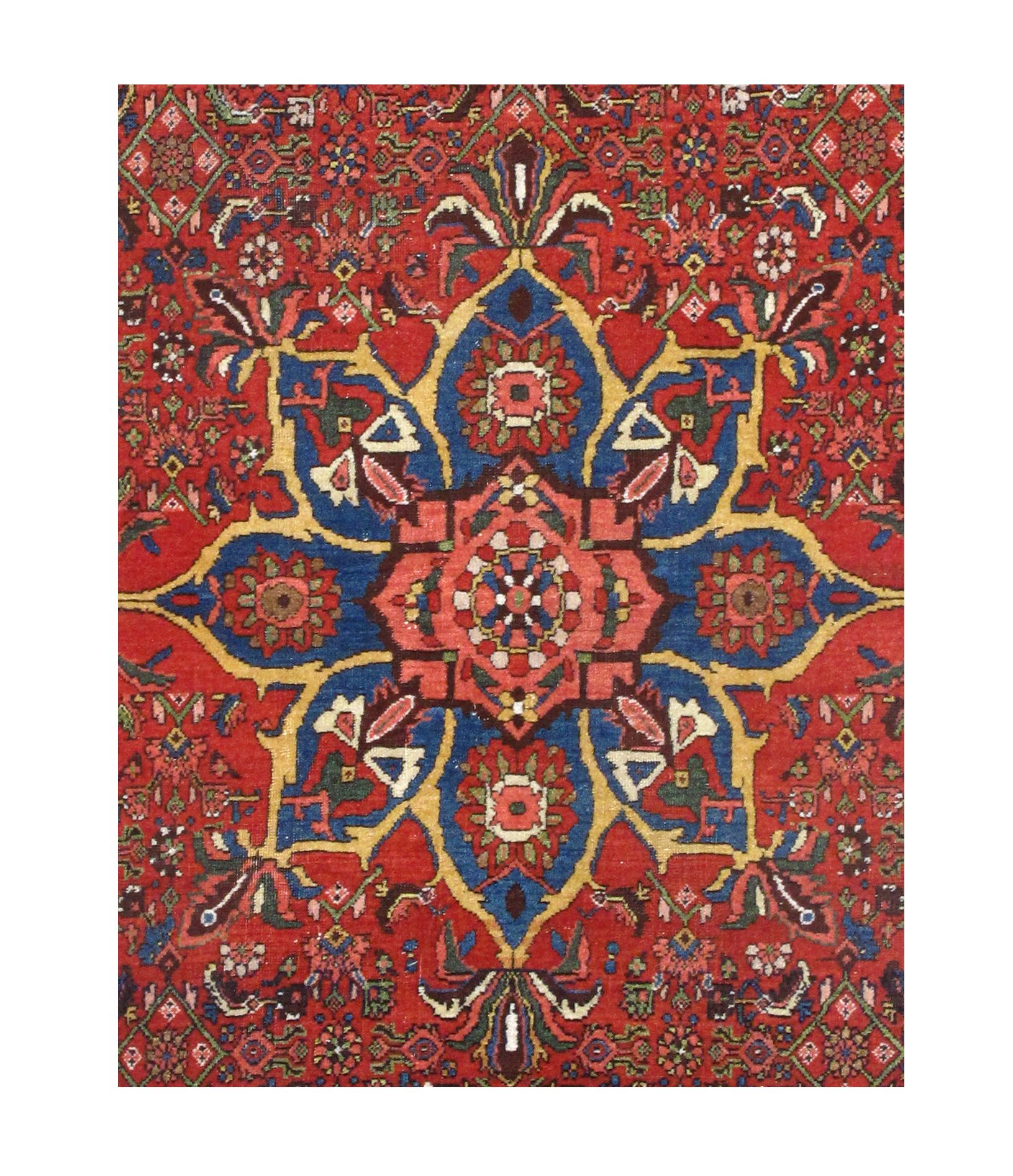Antiker Bidjar-Teppich 3'7'' x 5'2'' im Zustand „Gut“ im Angebot in New York, NY