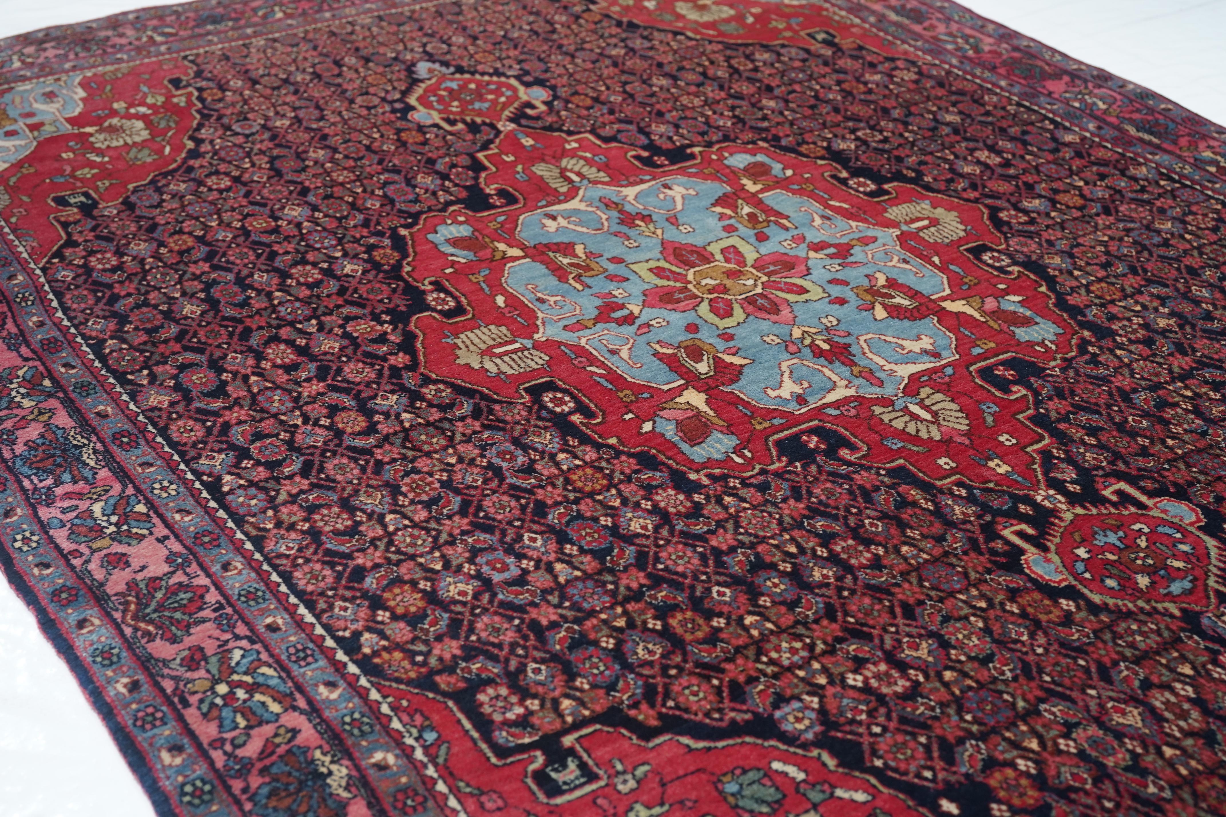 Antiker Bidjar-Teppich 4'9'' x 7'1'' im Zustand „Gut“ im Angebot in New York, NY