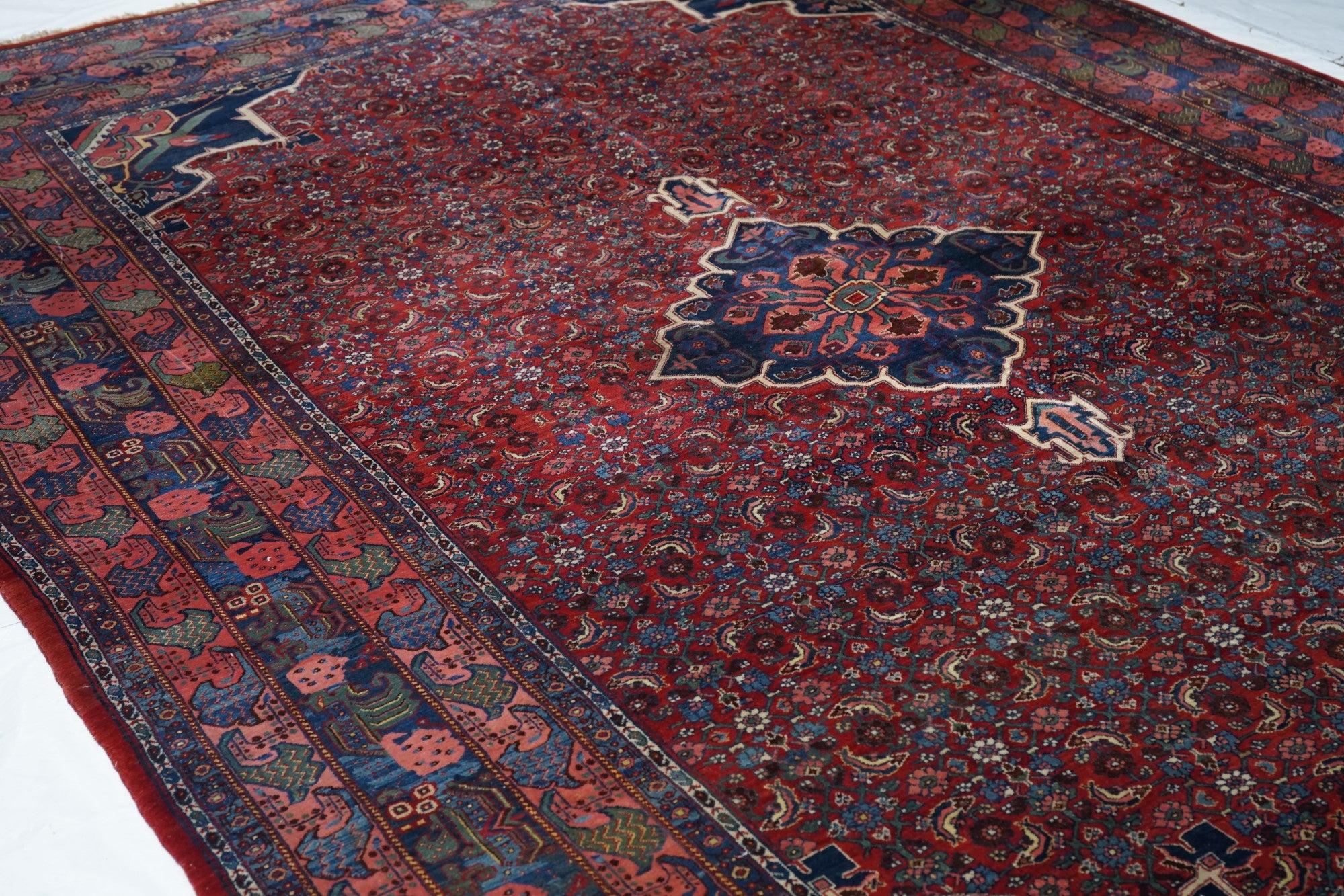 Antiker Bidjar-Teppich 8'10'' x 12'5'' (20. Jahrhundert) im Angebot