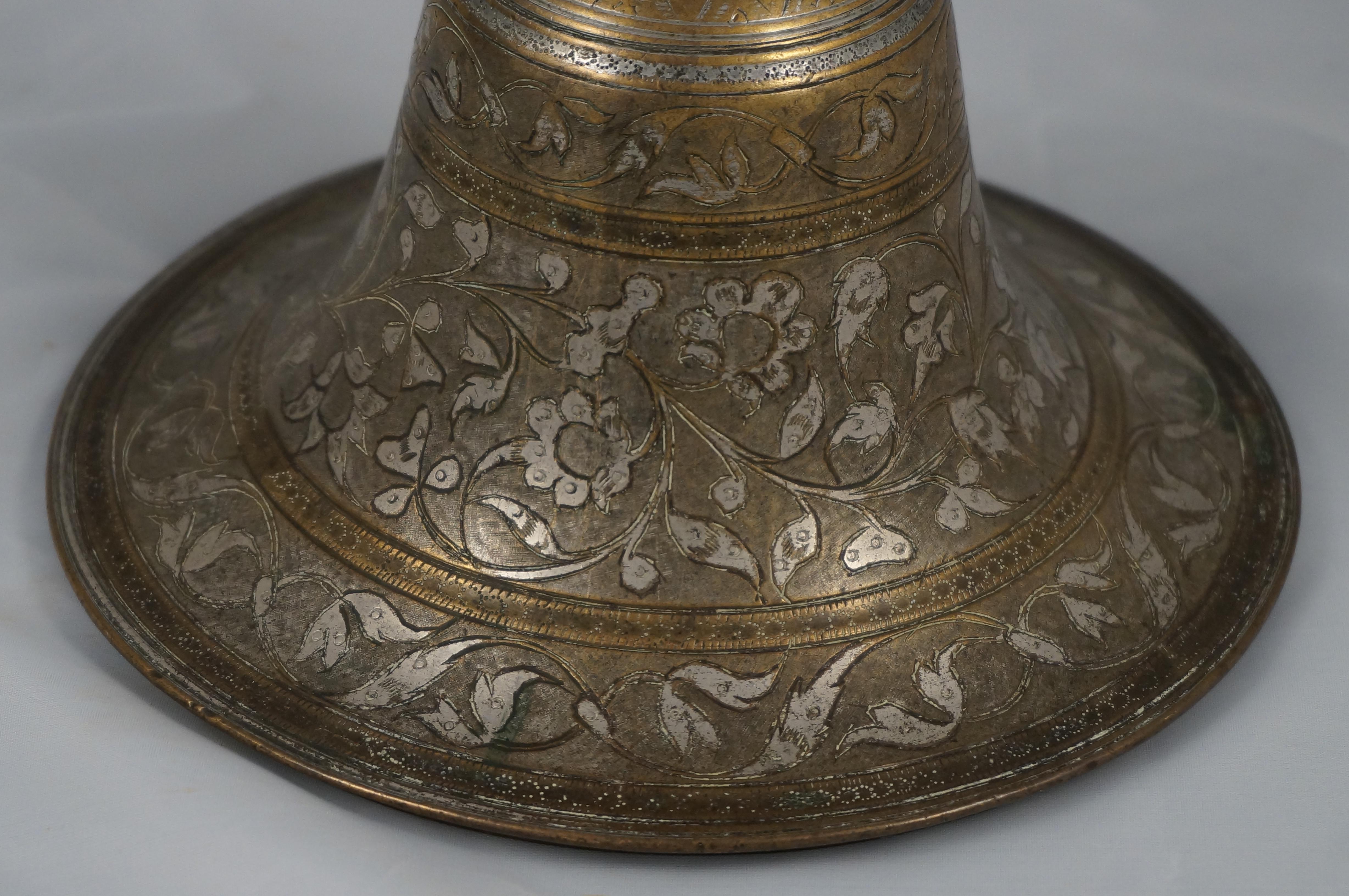 XIXe siècle Ancienne base de Hookah Bidriware en bronze argenté, Inde 19e siècle en vente