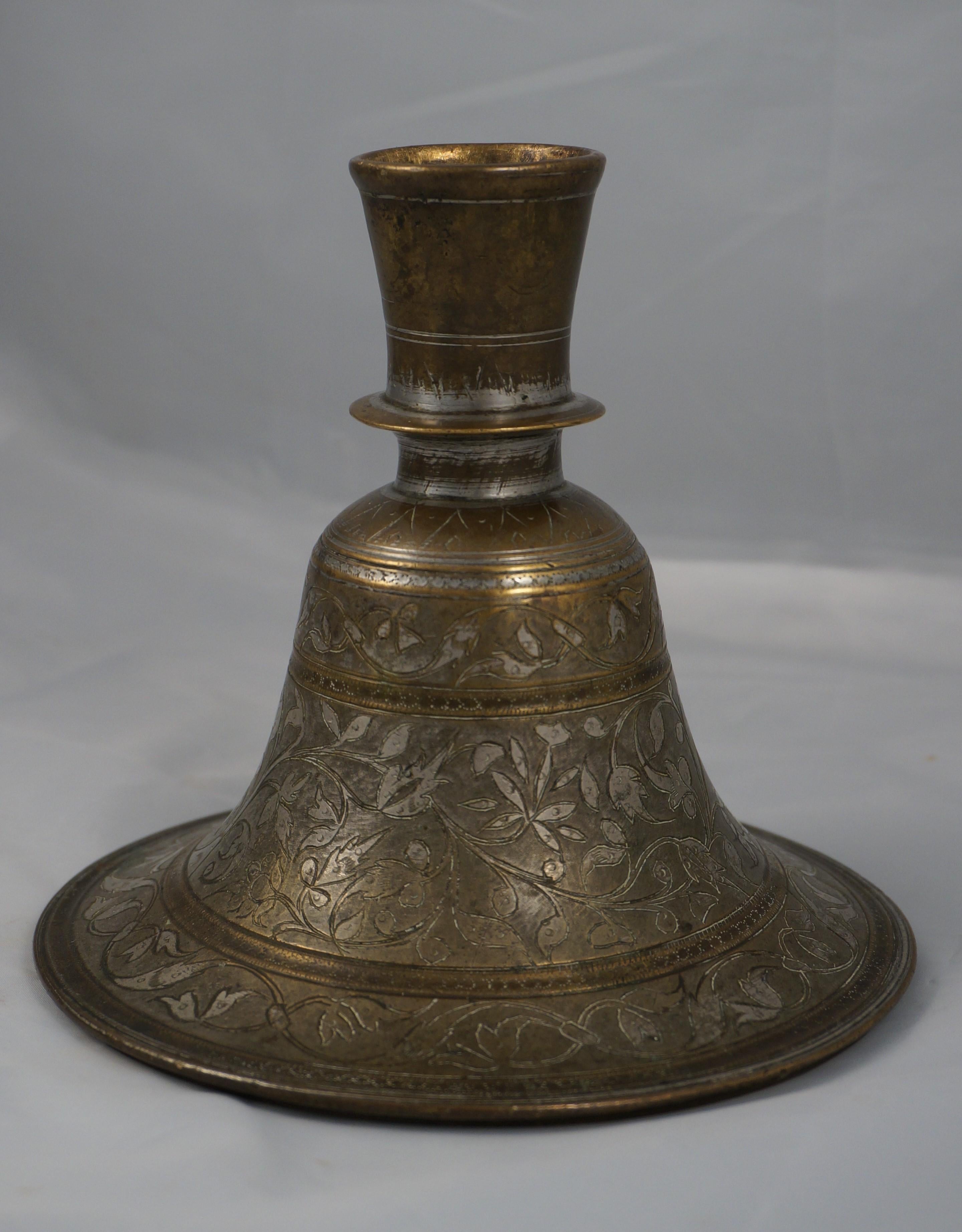Bronze Ancienne base de Hookah Bidriware en bronze argenté, Inde 19e siècle en vente