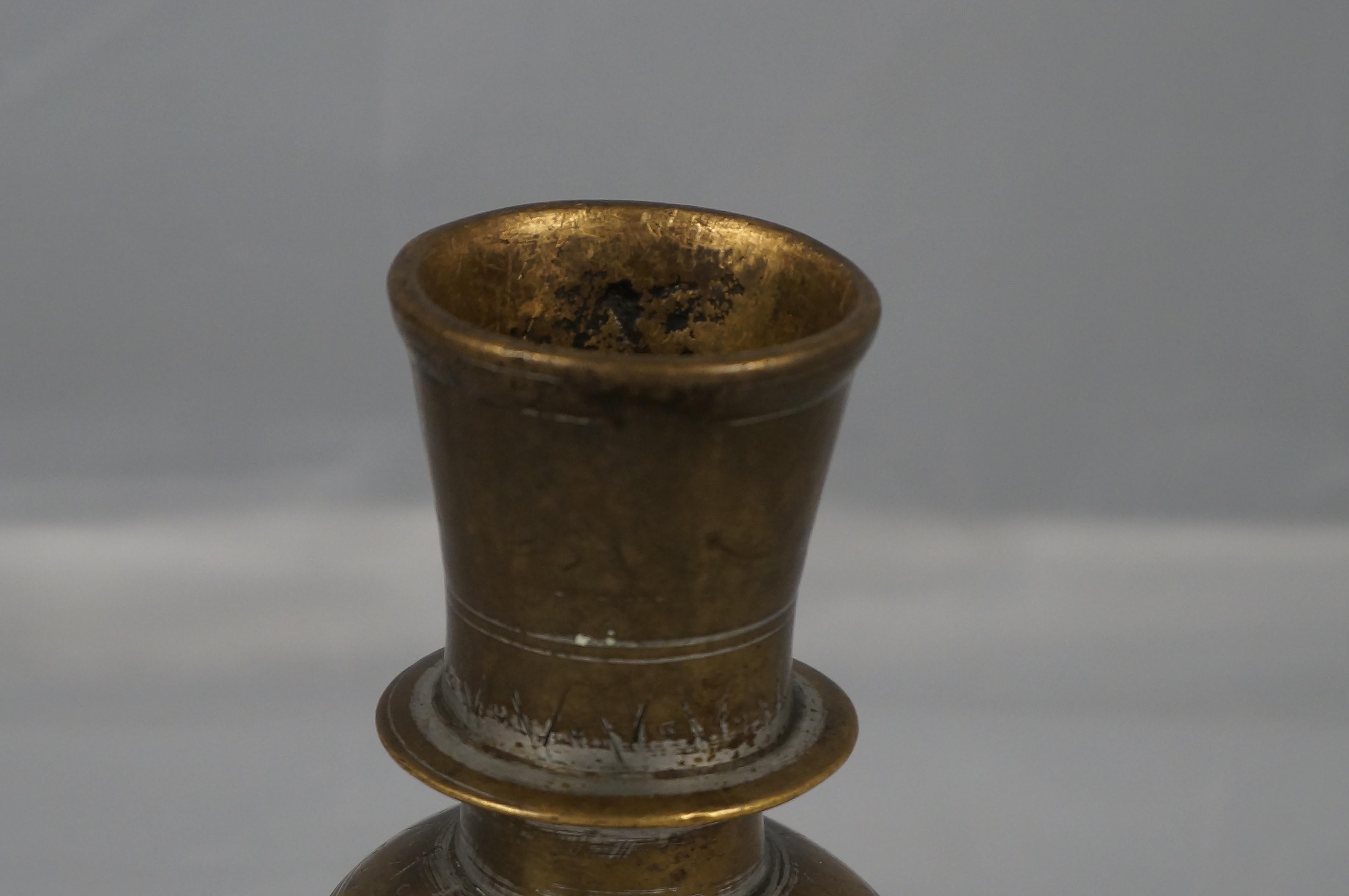 Ancienne base de Hookah Bidriware en bronze argenté, Inde 19e siècle en vente 3