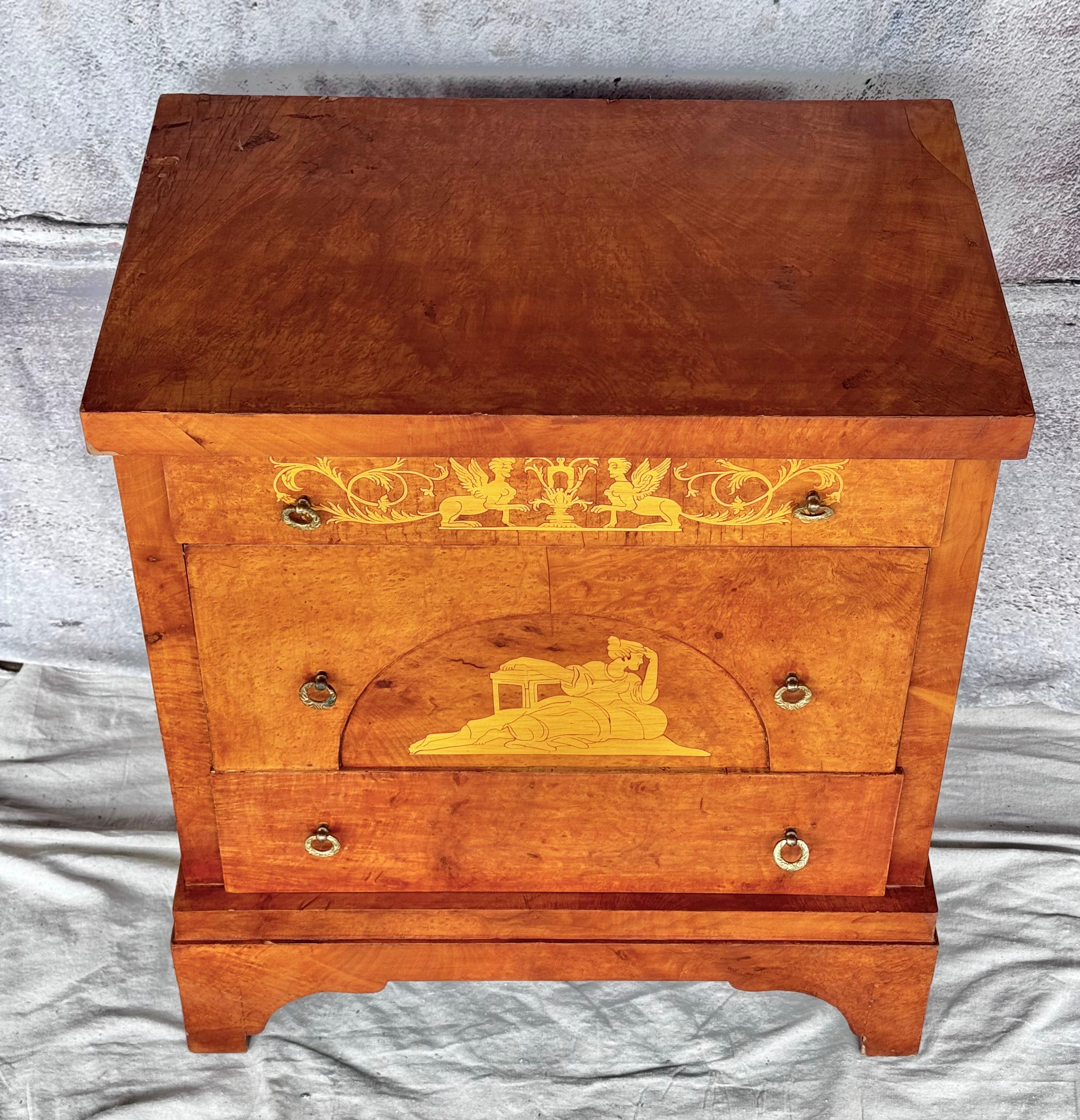 ANTIQUE BIEDERMEIER BURL WOOD INLAID CHEST OF DRAWERS Kommode im Zustand „Gut“ im Angebot in Bradenton, FL