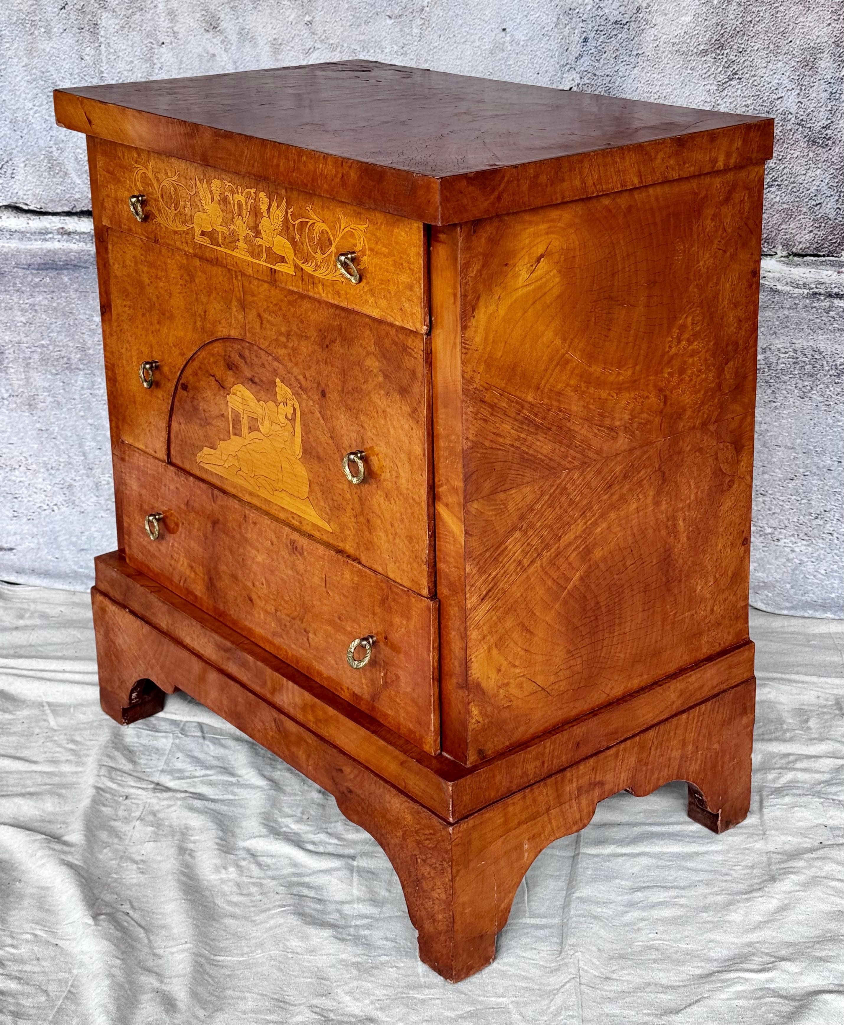 ANTIQUE BIEDERMEIER BURL WOOD INLAID CHEST OF DRAWERS Kommode (19. Jahrhundert) im Angebot