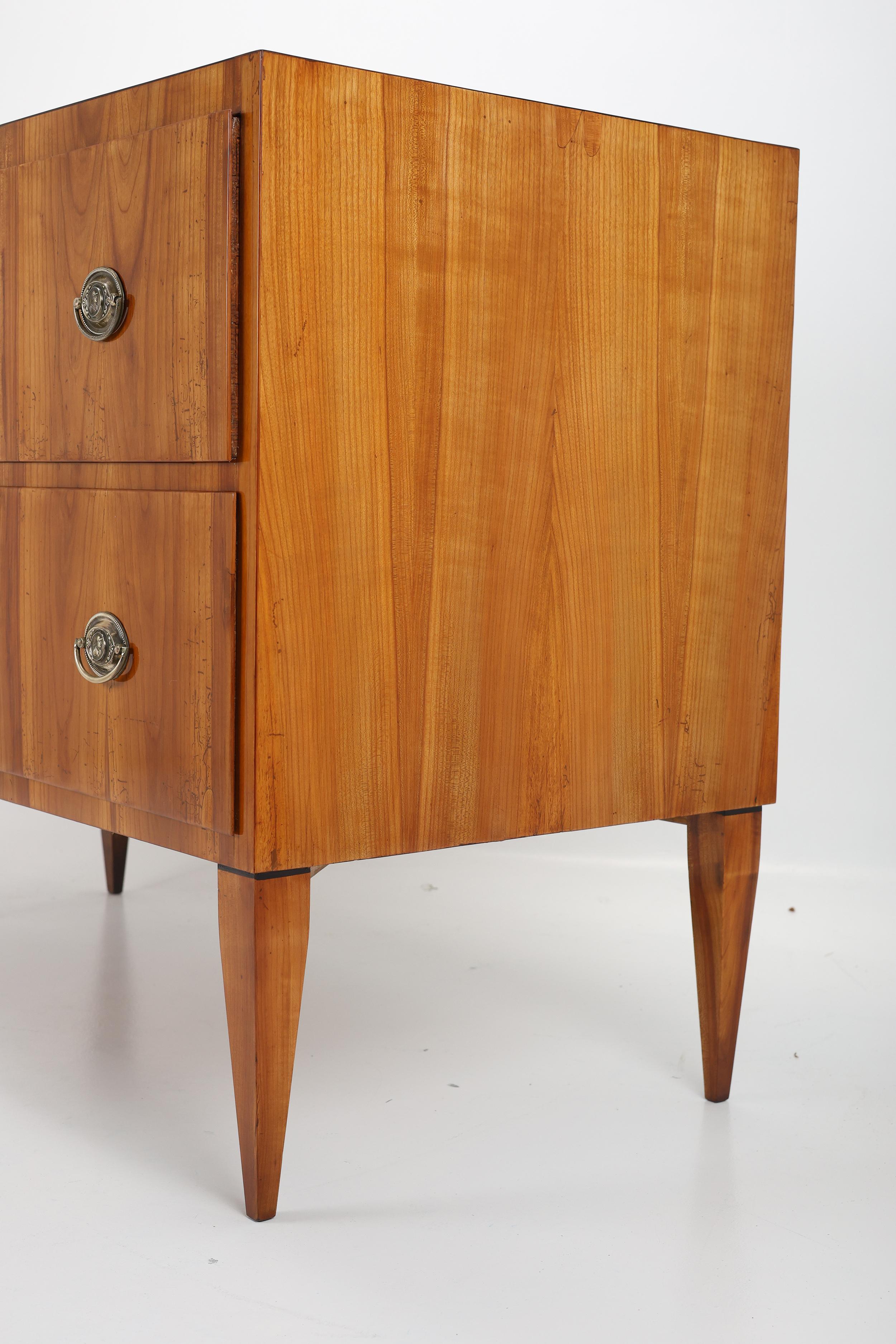 Inizio XIX secolo Antico cassettone Biedermeier in Wood in vendita