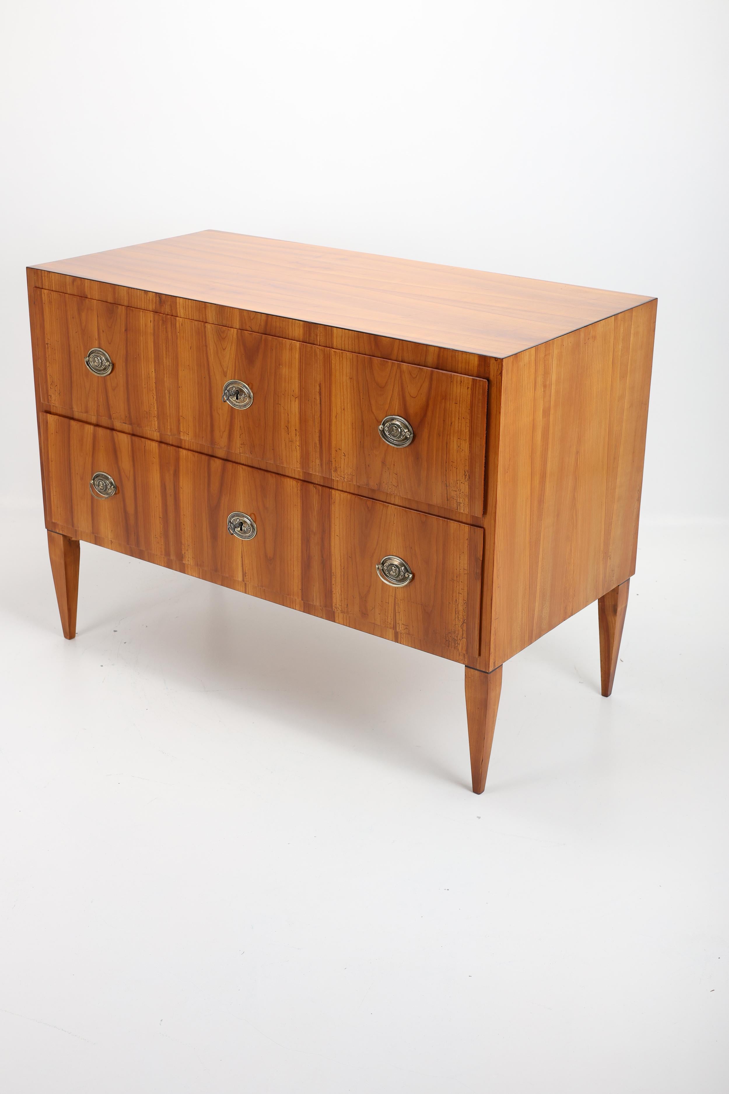 Ciliegio Antico cassettone Biedermeier in Wood in vendita