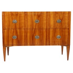 Antigua cómoda Biedermeier de madera de cerezo