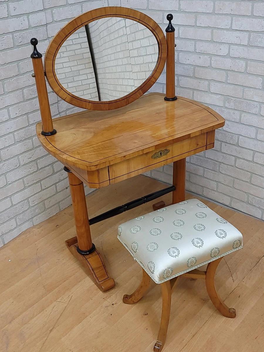 Table de coiffeuse et tabouret Biedermeier ovale en merisier antique - 2 pièces Bon état - En vente à Chicago, IL
