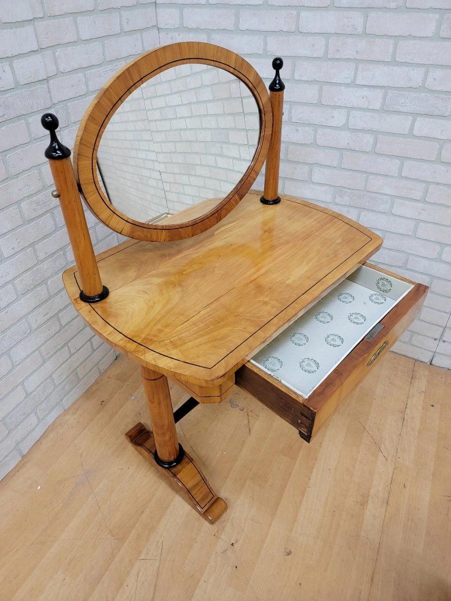 XIXe siècle Table de coiffeuse et tabouret Biedermeier ovale en merisier antique - 2 pièces en vente