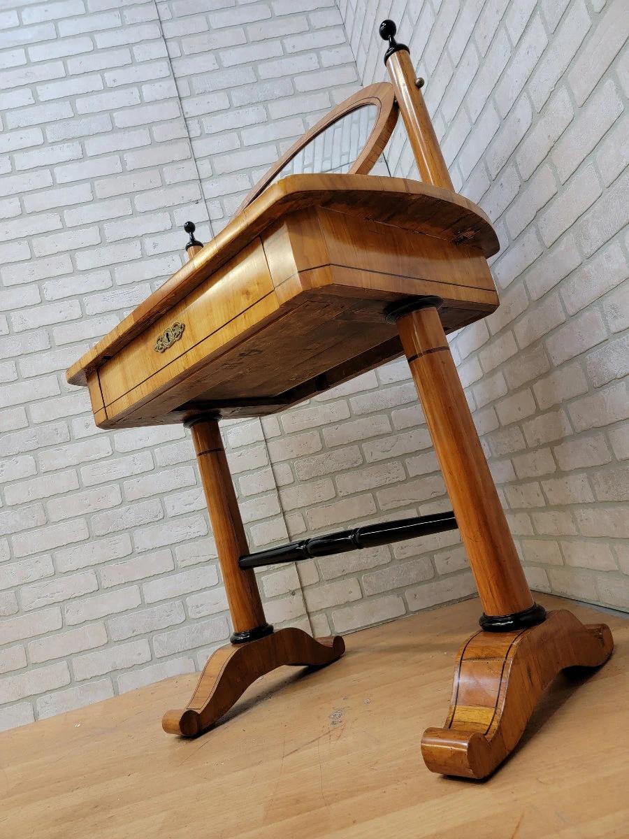 Miroir Table de coiffeuse et tabouret Biedermeier ovale en merisier antique - 2 pièces en vente