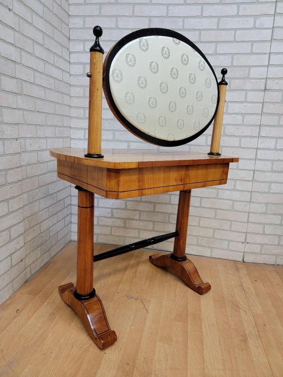 Table de coiffeuse et tabouret Biedermeier ovale en merisier antique - 2 pièces en vente 1