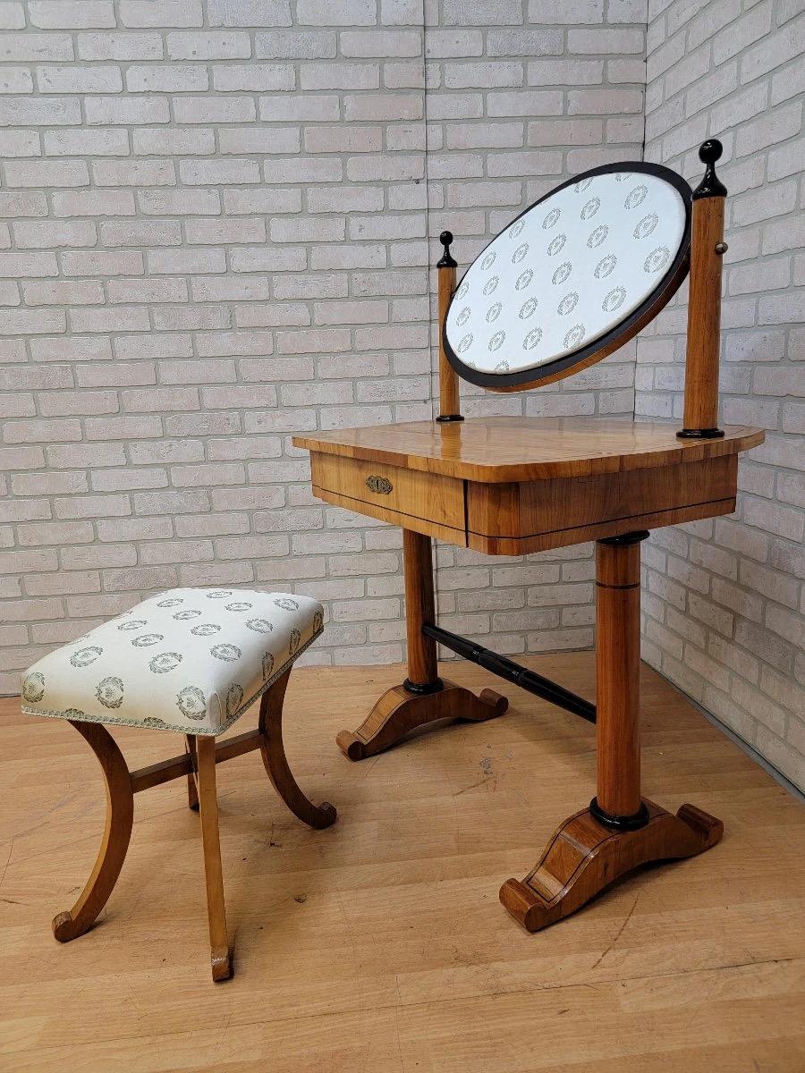 Table de coiffeuse et tabouret Biedermeier ovale en merisier antique - 2 pièces en vente 2