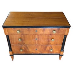 Commode/chest de tiroirs Biedermeier ancienne, 35 po. (H)