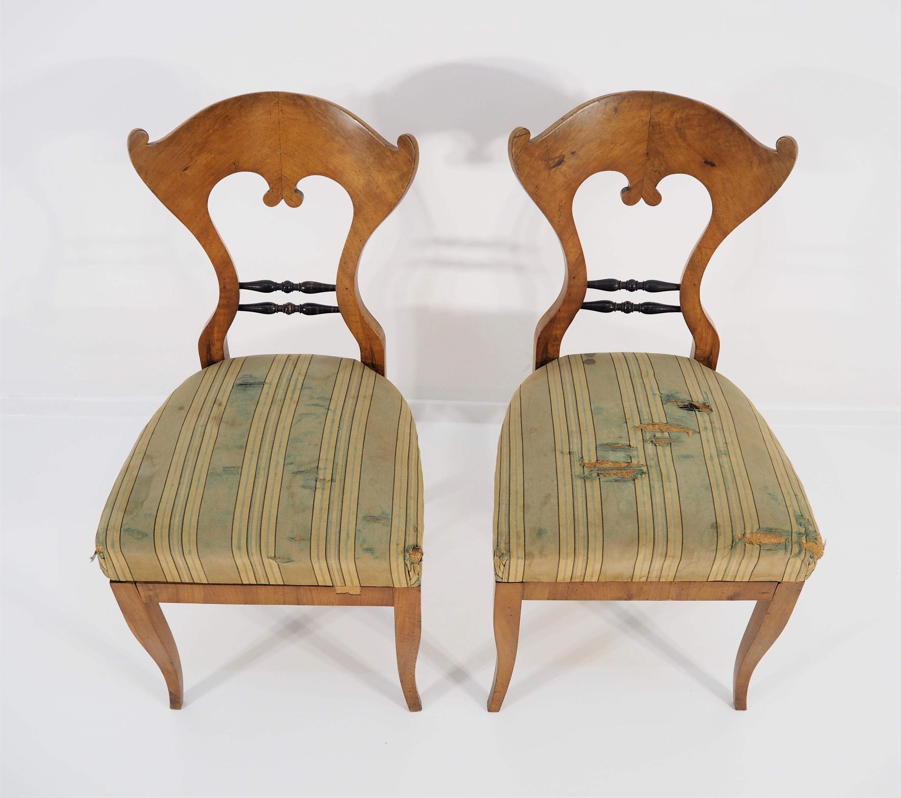 Antique Biedermeier dining chairs, set of 2. Original condition.