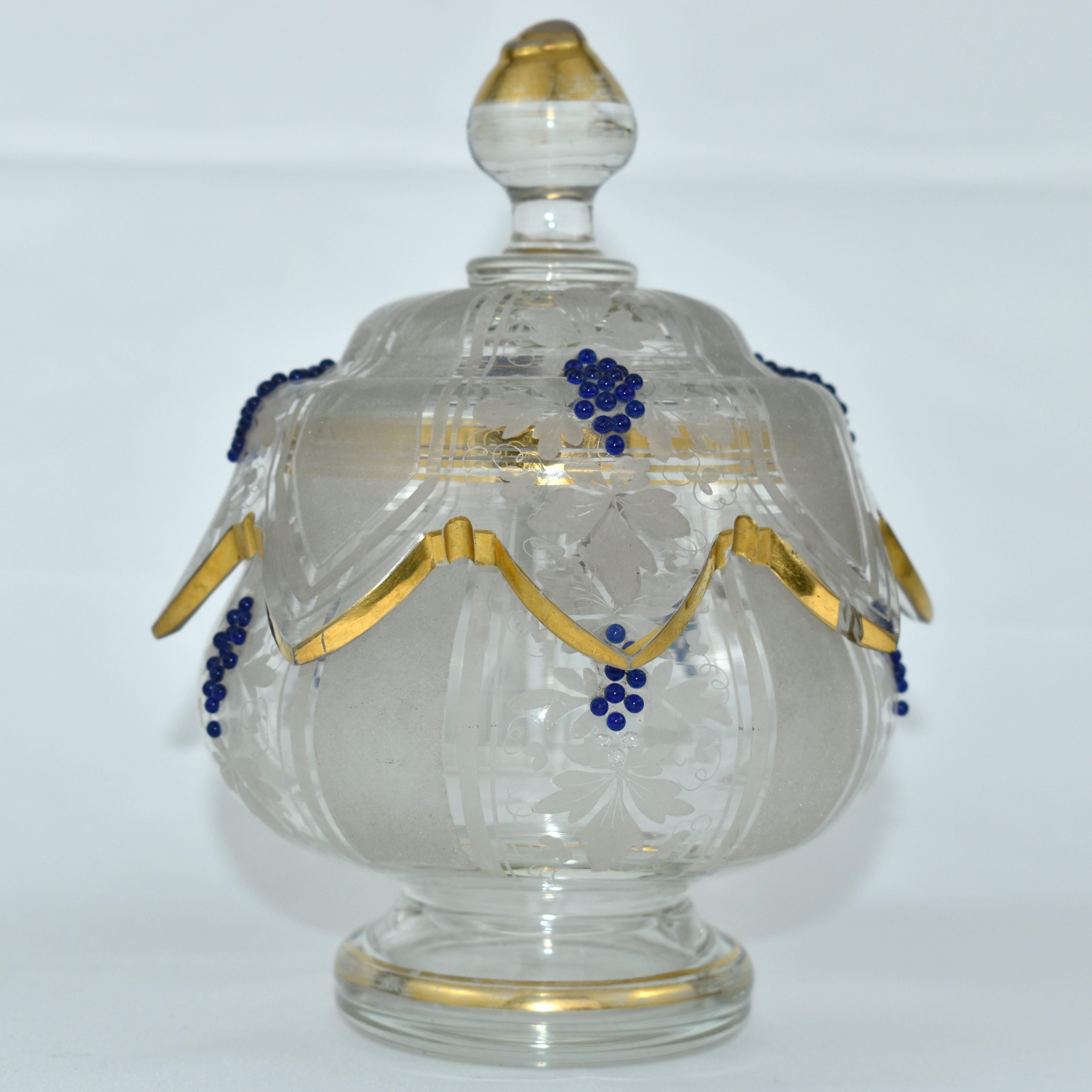 Antike Biedermeier-Zuckerschale aus emailliertem Glas, Candy Box, Bonbonniere (Geblasenes Glas) im Angebot