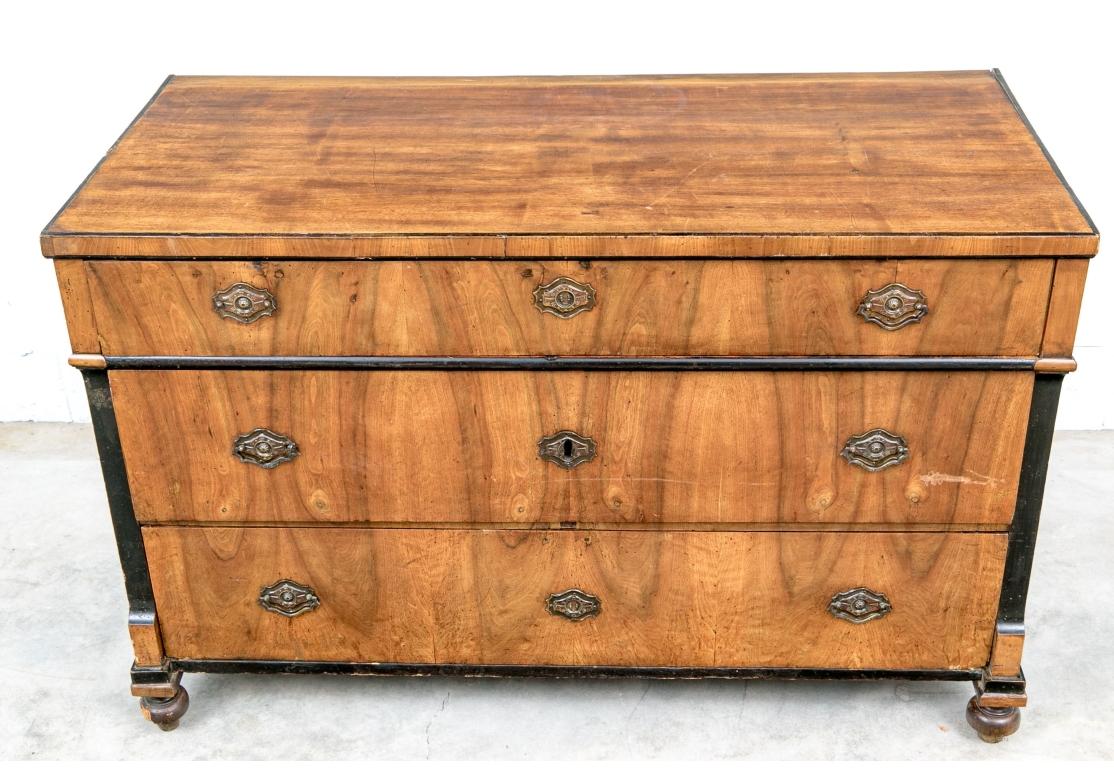 Antike Biedermeier-Kommode aus gemasertem Holz für die Restaurierung im Angebot 7