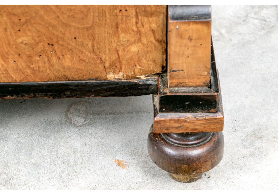 Antike Biedermeier-Kommode aus gemasertem Holz für die Restaurierung (Ebonisiert) im Angebot