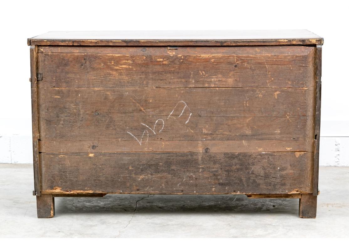 Antike Biedermeier-Kommode aus gemasertem Holz für die Restaurierung im Angebot 2