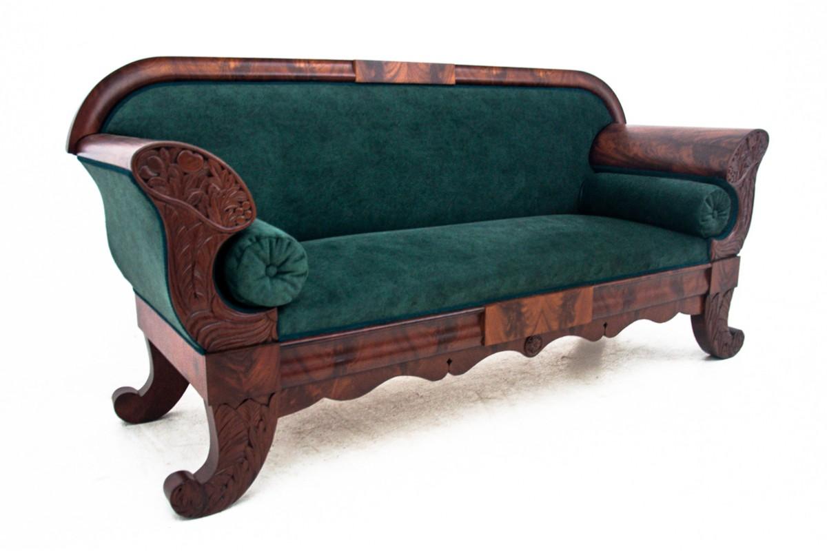 Beautiful antique Biedermeier style sofa. Made in Scandinavia around 1890 from mahogany wood. In our workshop underwent professional wood renovation, new dark green velvet upholstery.
Dimensions: height 95 / seat height 45 cm / width 200 cm / depth