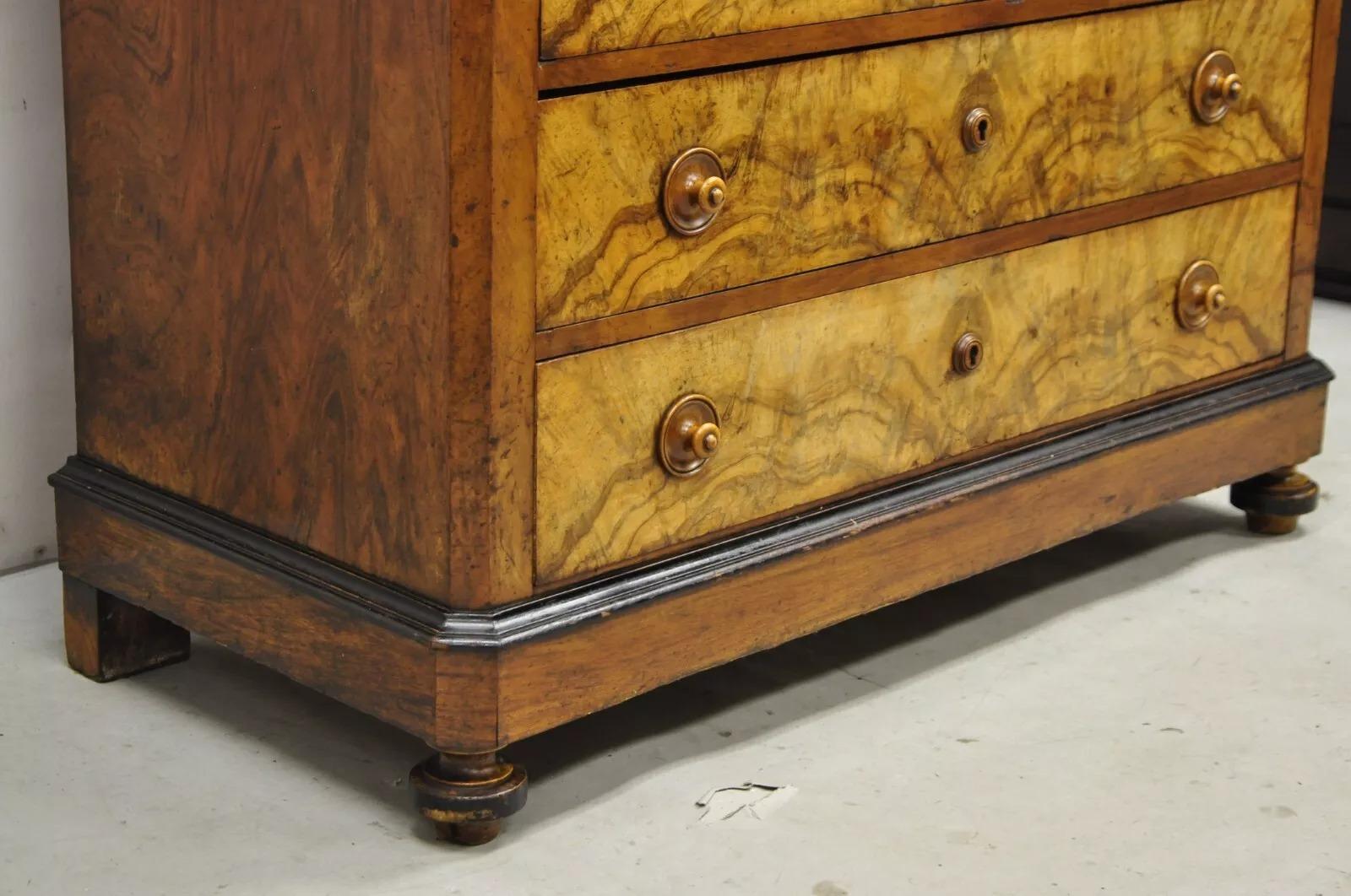 Antique Biedermeier Louis Philippe Commode en noyer ronce avec Mirror en vente 4