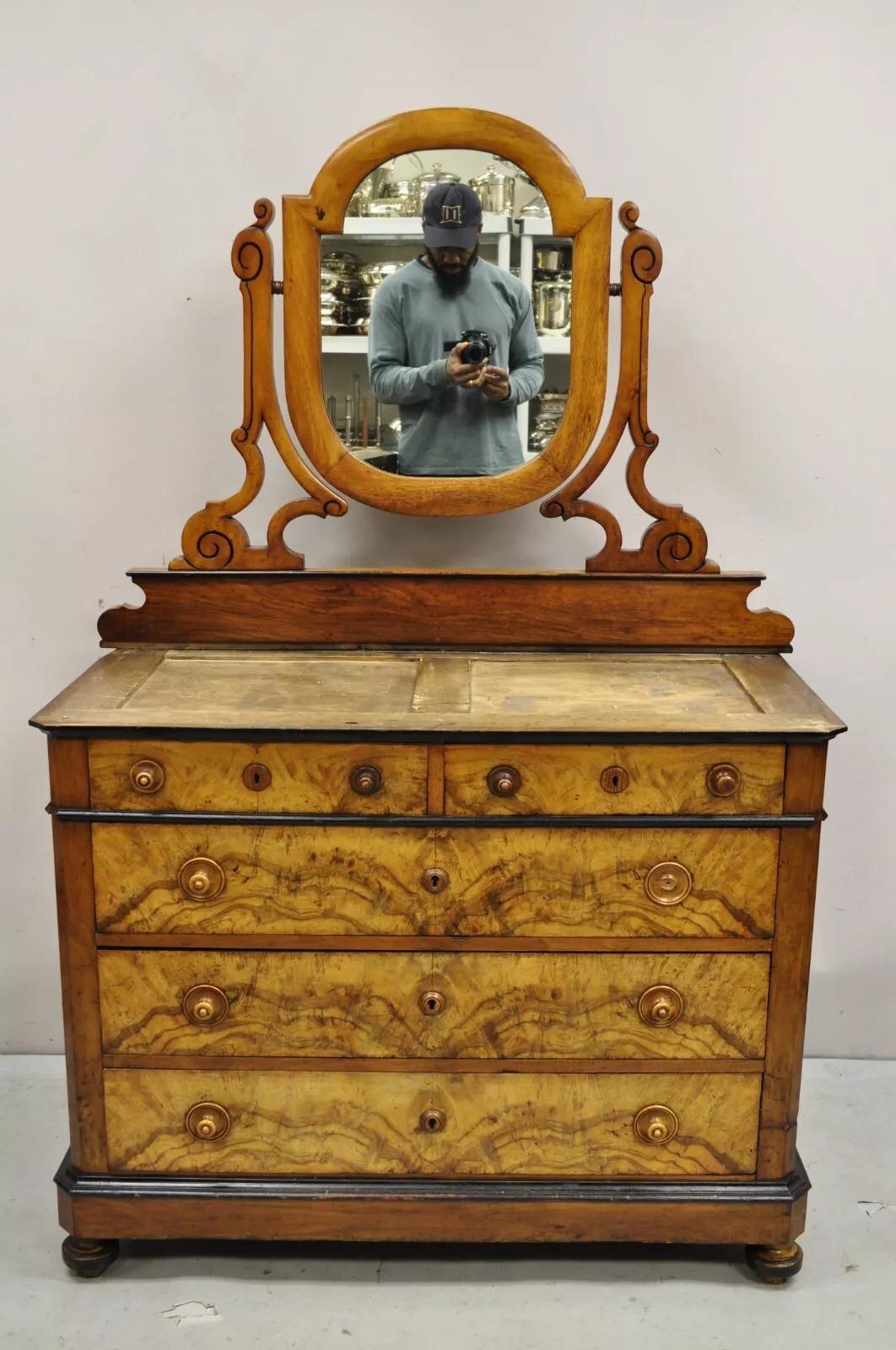 Antique Biedermeier Louis Philippe Commode en noyer ronce avec Mirror en vente 7