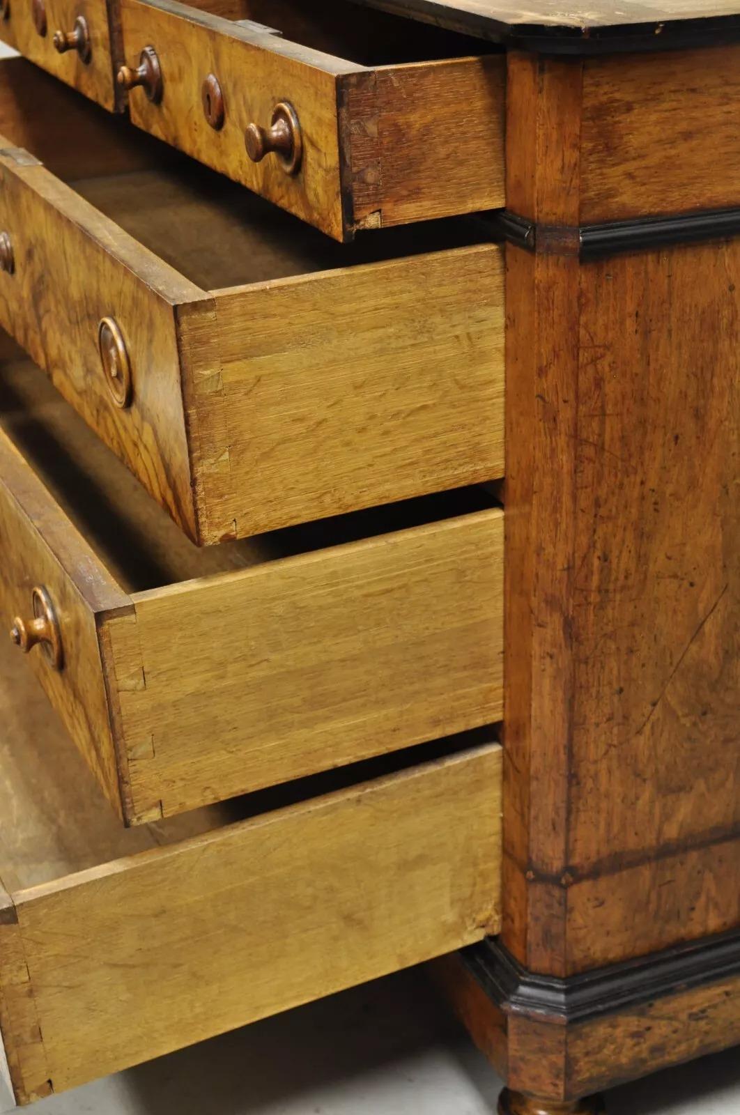 Antique Biedermeier Louis Philippe Commode en noyer ronce avec Mirror Bon état - En vente à Philadelphia, PA
