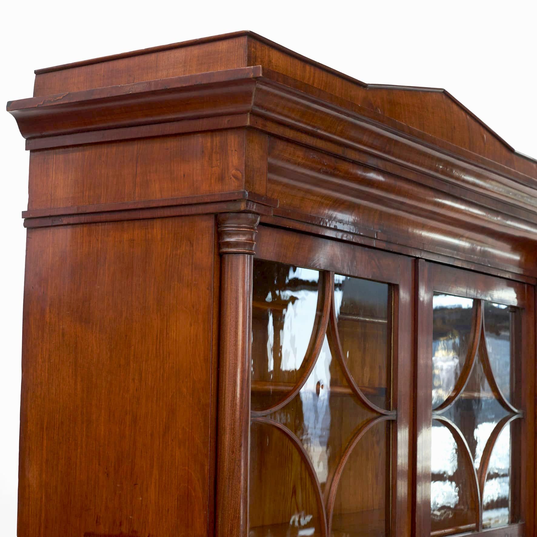 Antique Biedermeier Mahogany Bookcase. Neoclassical Style, 1820-1830 In Good Condition For Sale In Kastrup, DK