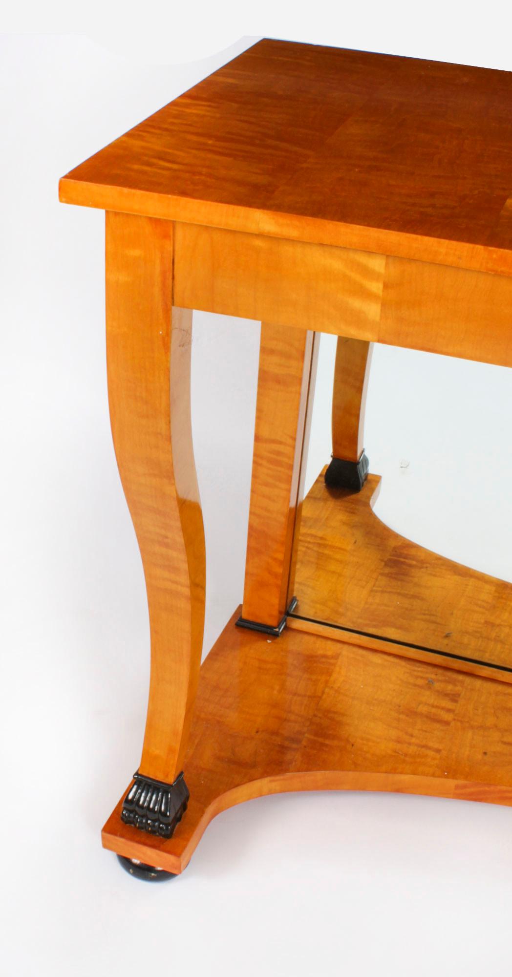 Suédois Ancienne table console Biedermeier Maserbirch du 19ème siècle en vente