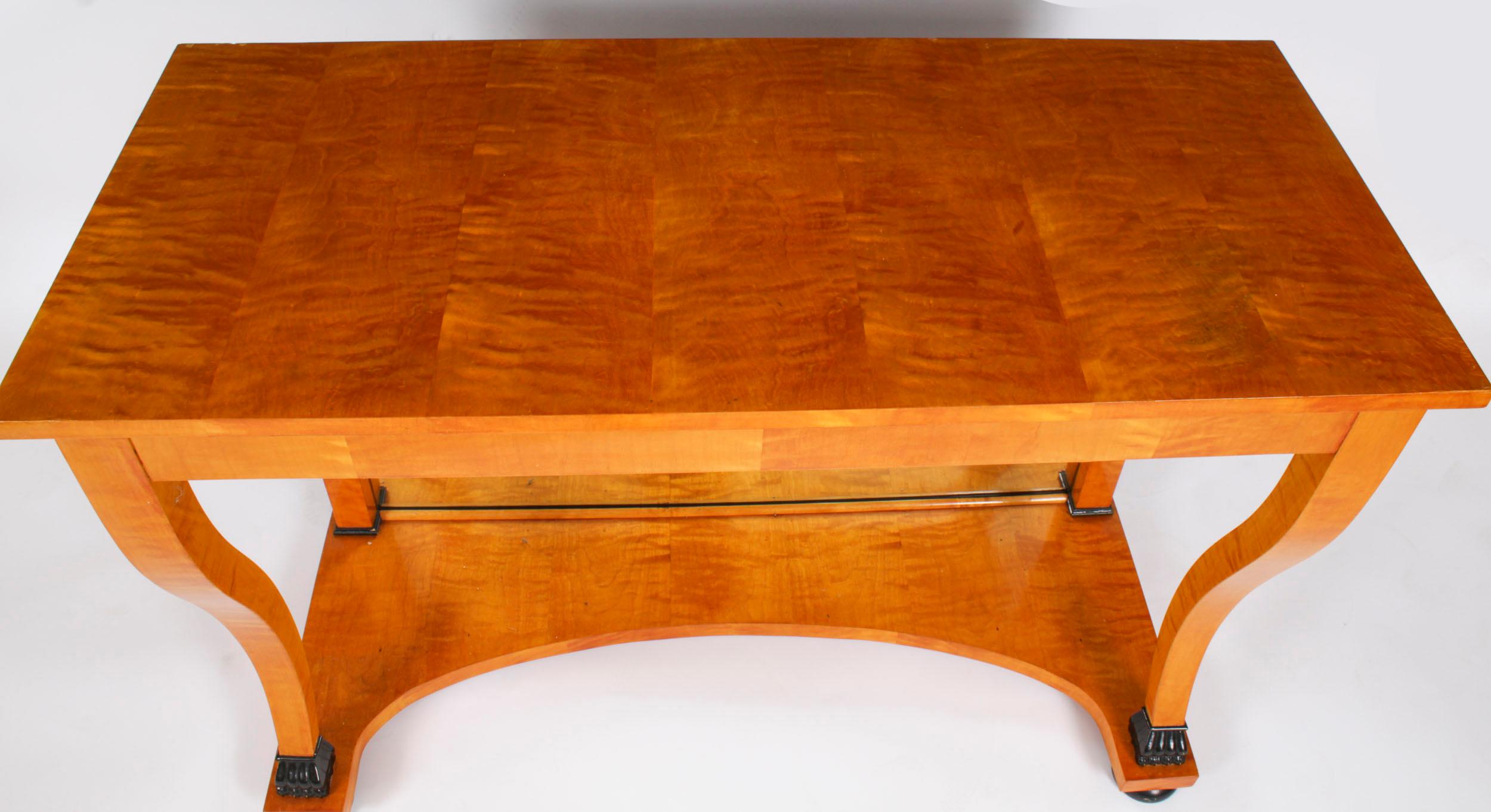Ébénisé Ancienne table console Biedermeier Maserbirch du 19ème siècle en vente