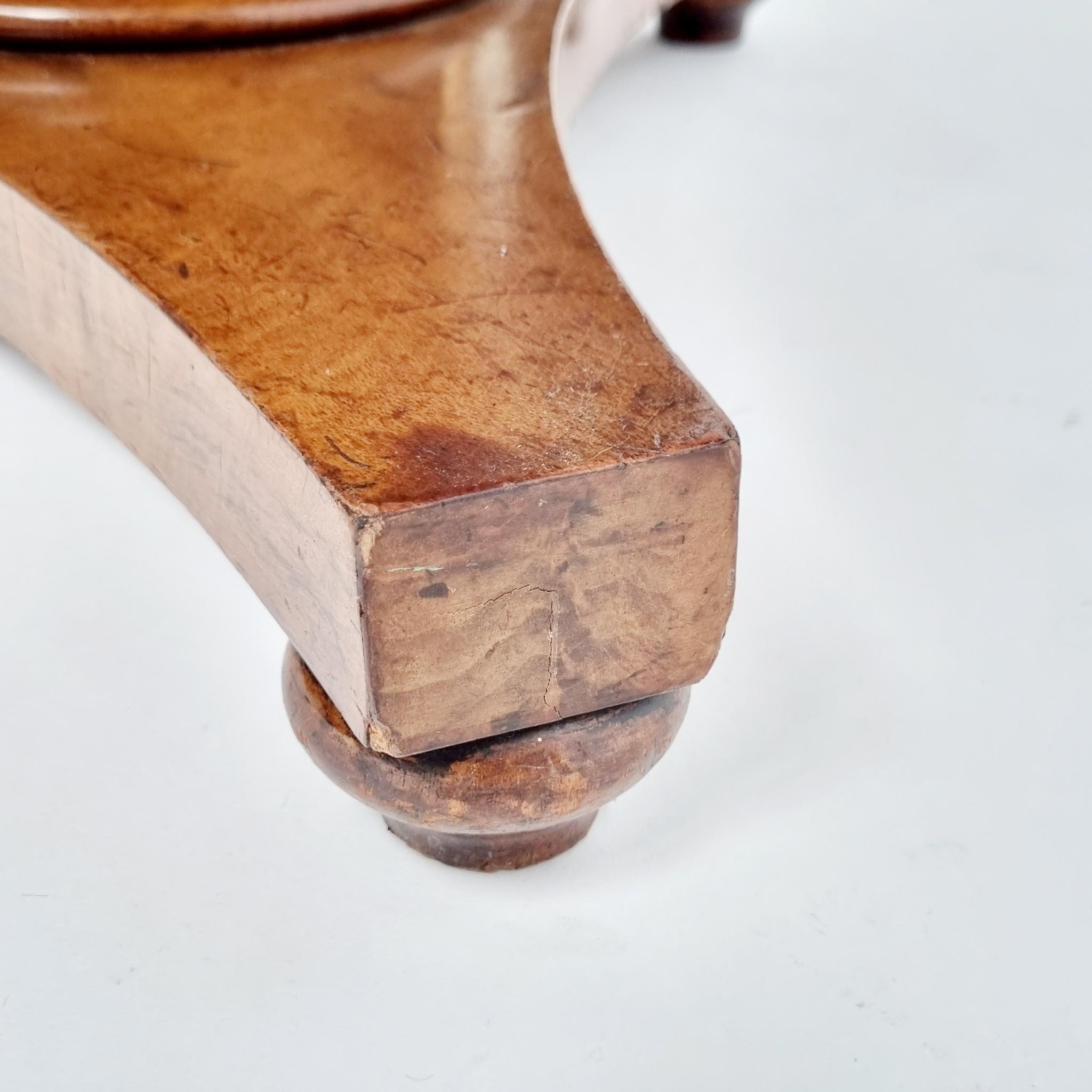 Antique Biedermeier Round Cherry Wood Dining Table In Good Condition In Hilversum, NL