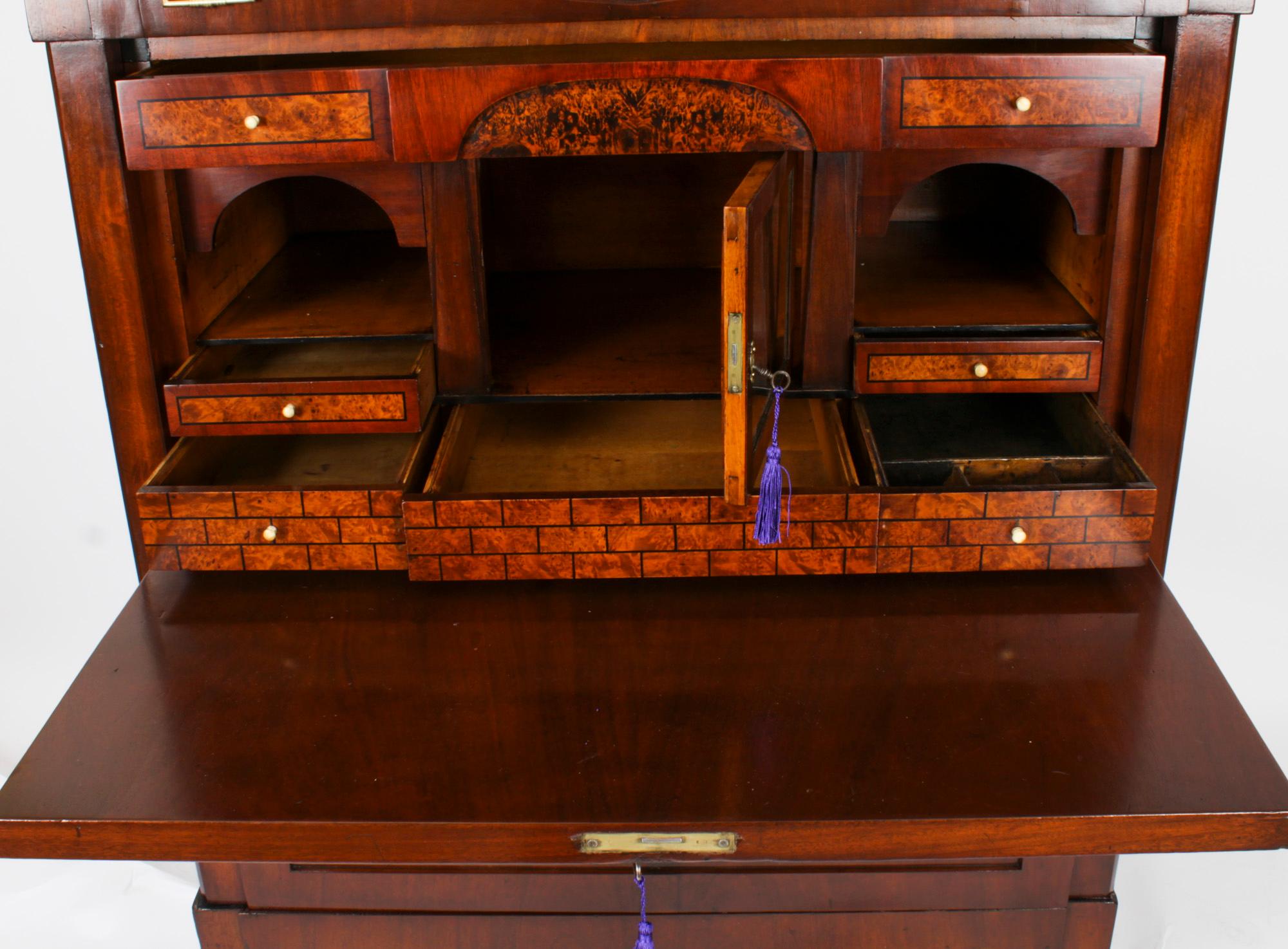 Ancienne commode secrétaire Biedermeier Secrétaire Attaissant 19ème siècle Bon état - En vente à London, GB