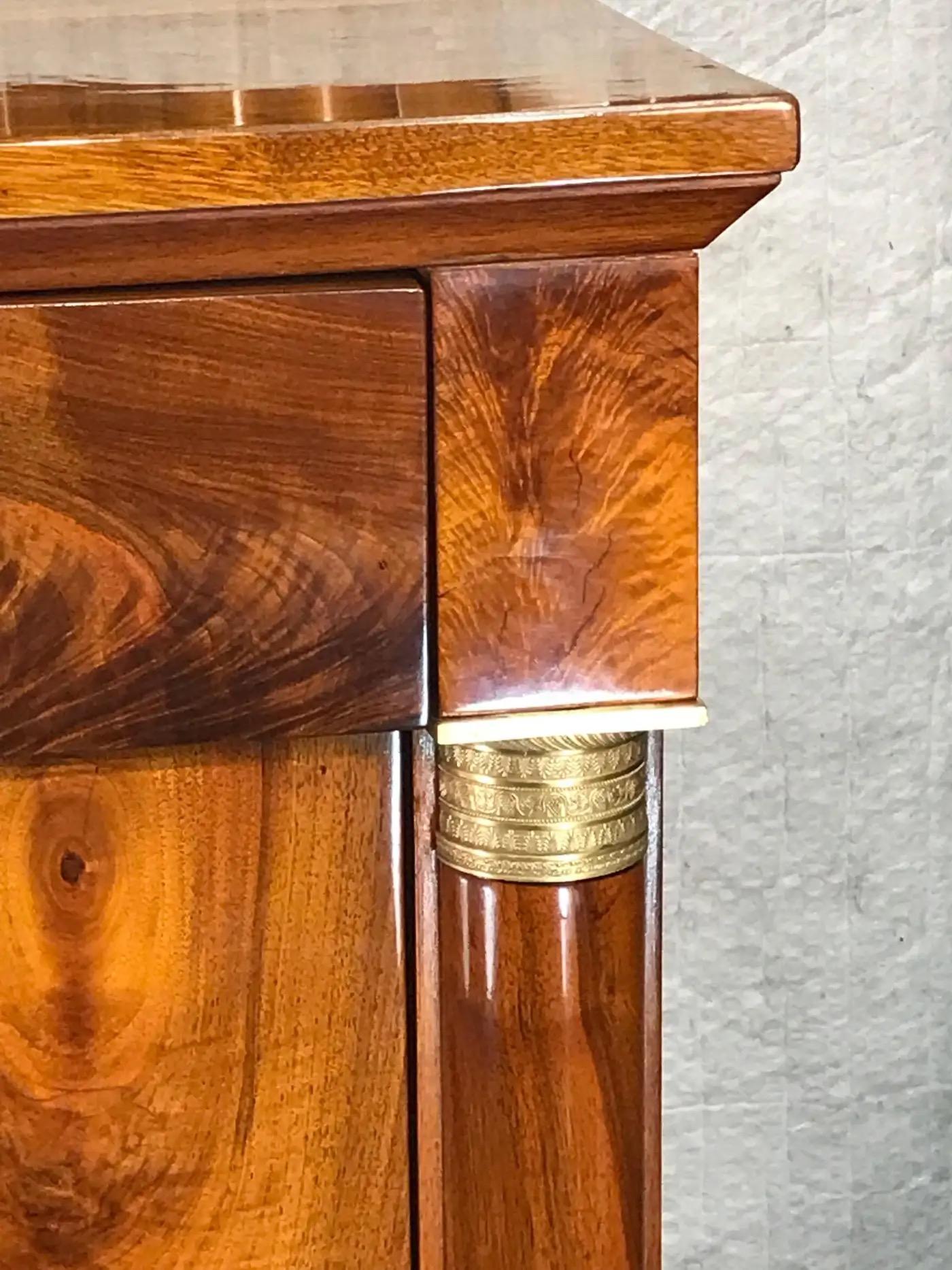 Antiker Biedermeier-Schreibtisch, Deutschland 1820 (Walnuss) im Angebot