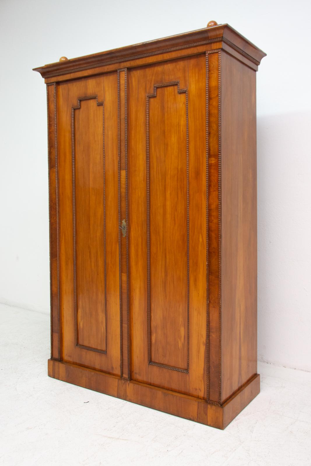 Antique Biedermeier Shelf Cabinet-Wardrobe, 1830s, Austria-Hungary In Excellent Condition For Sale In Prague 8, CZ