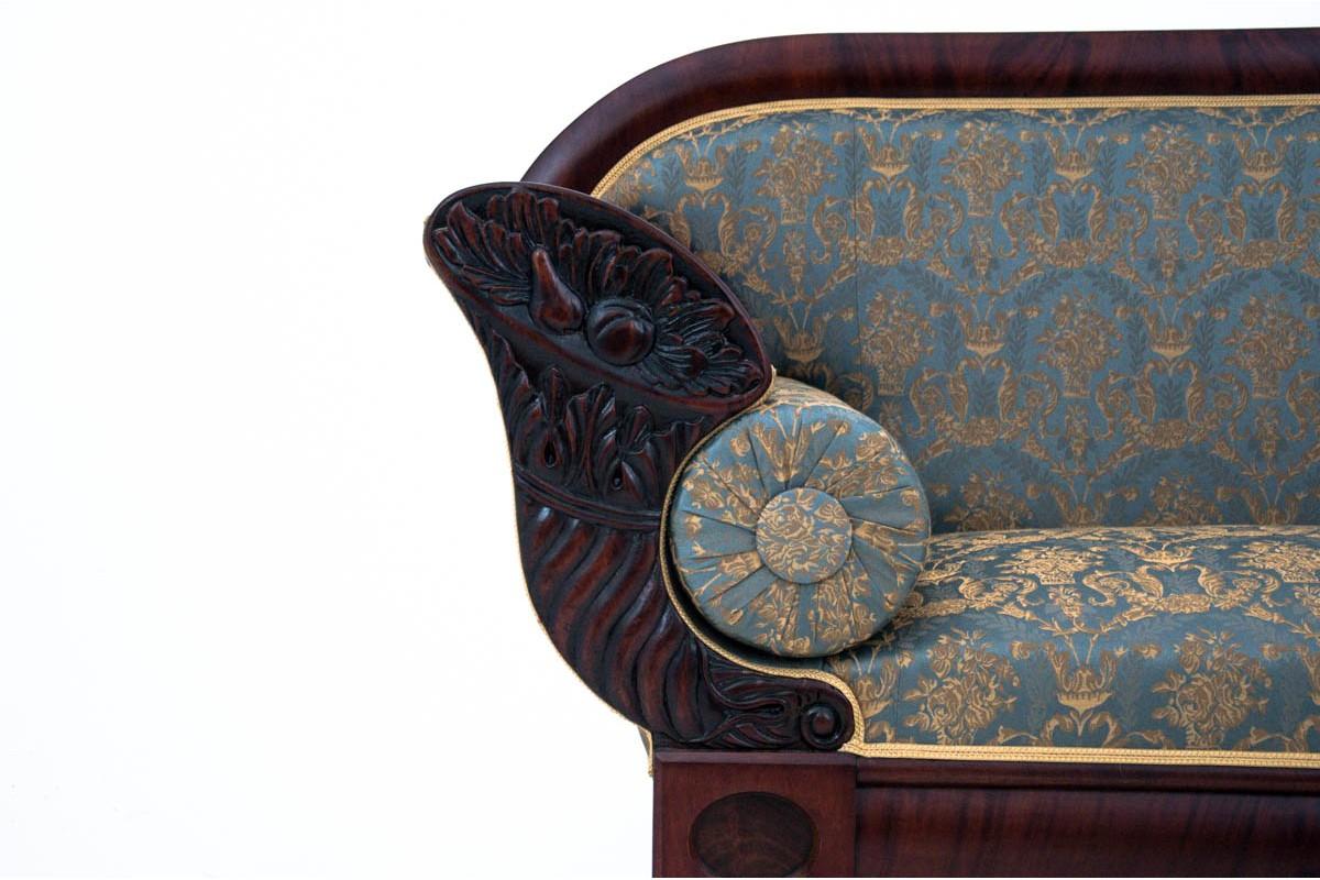 1900 couch