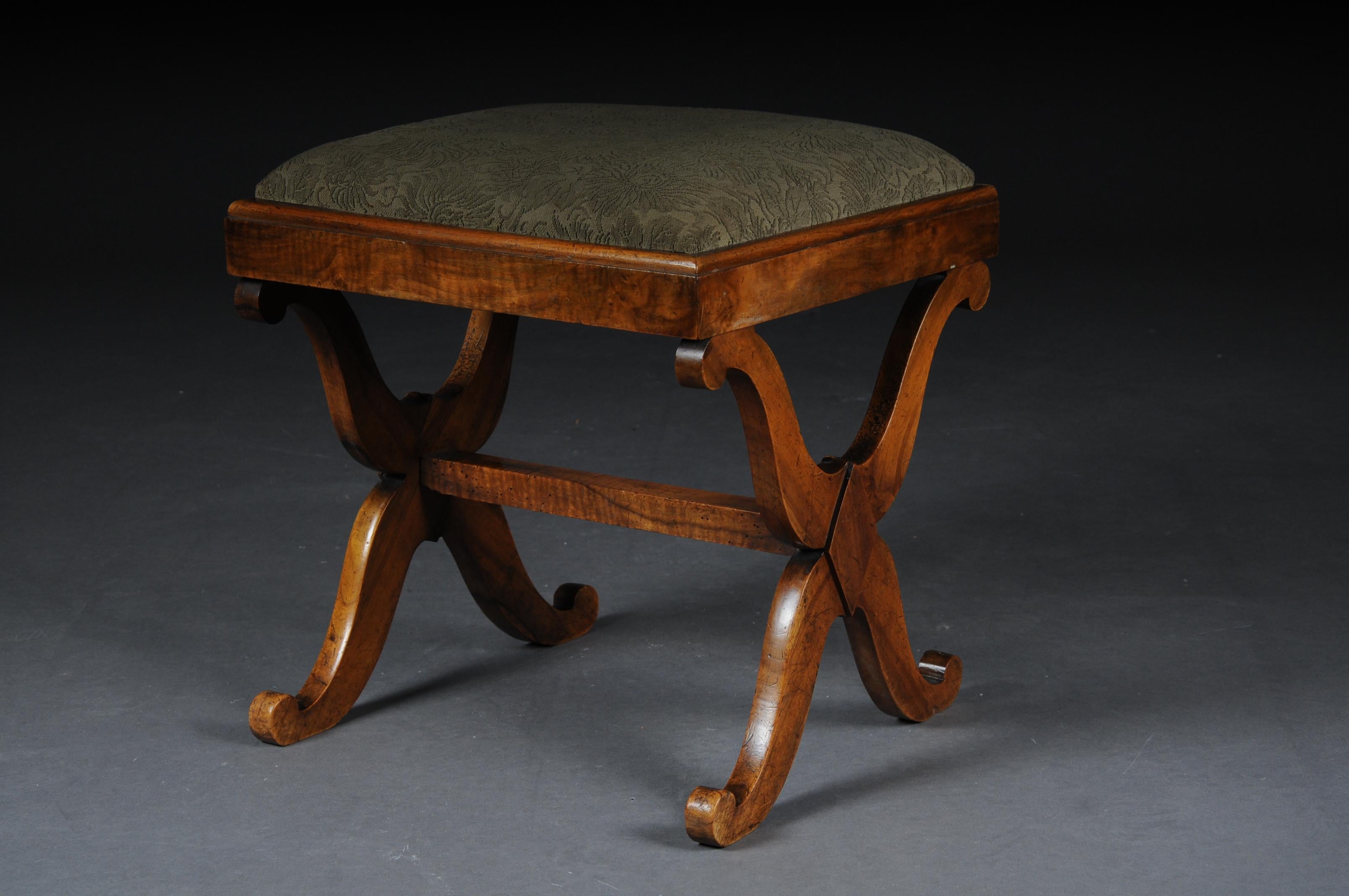 Antique Biedermeier stool / bench walnut, southern German, circa 1825

Solid wood body, seat frame with X-shaped frame connected with wooden plug. Classic seat upholstery.
Original from the Biedermeier, circa 1825, southern German.

(B-169).