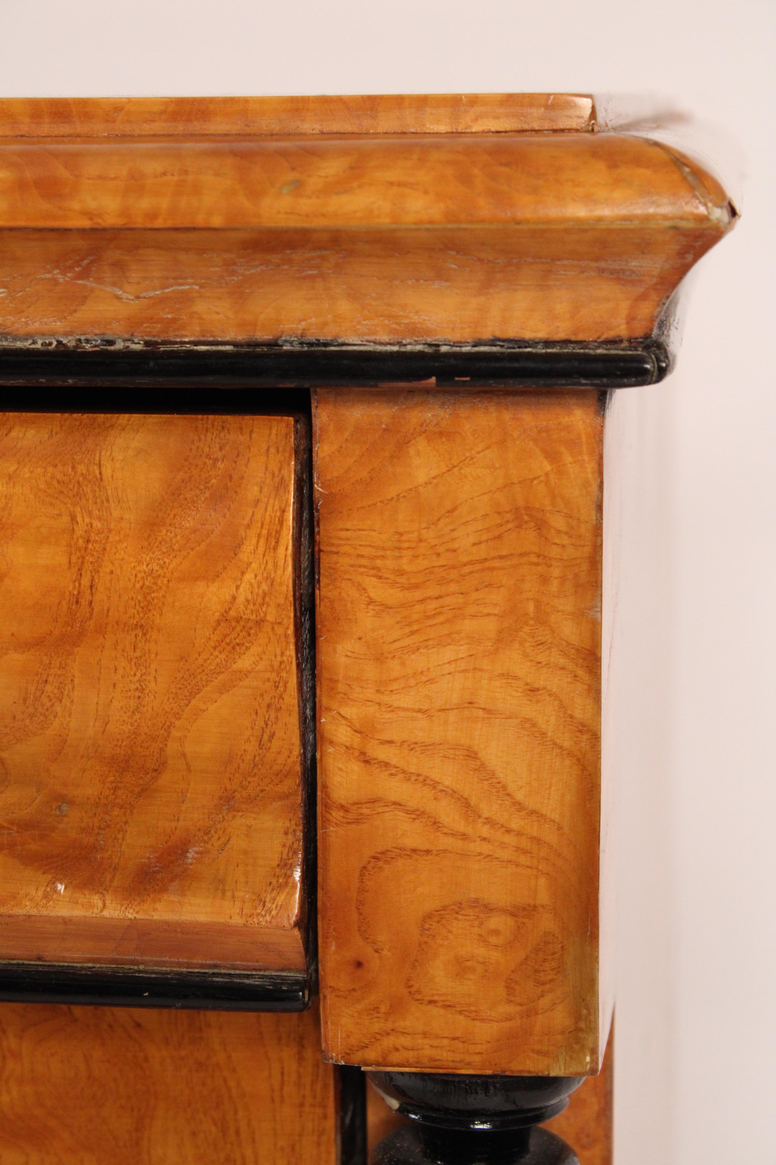 Antico cassettone in betulla in stile Biedermeier in vendita 5