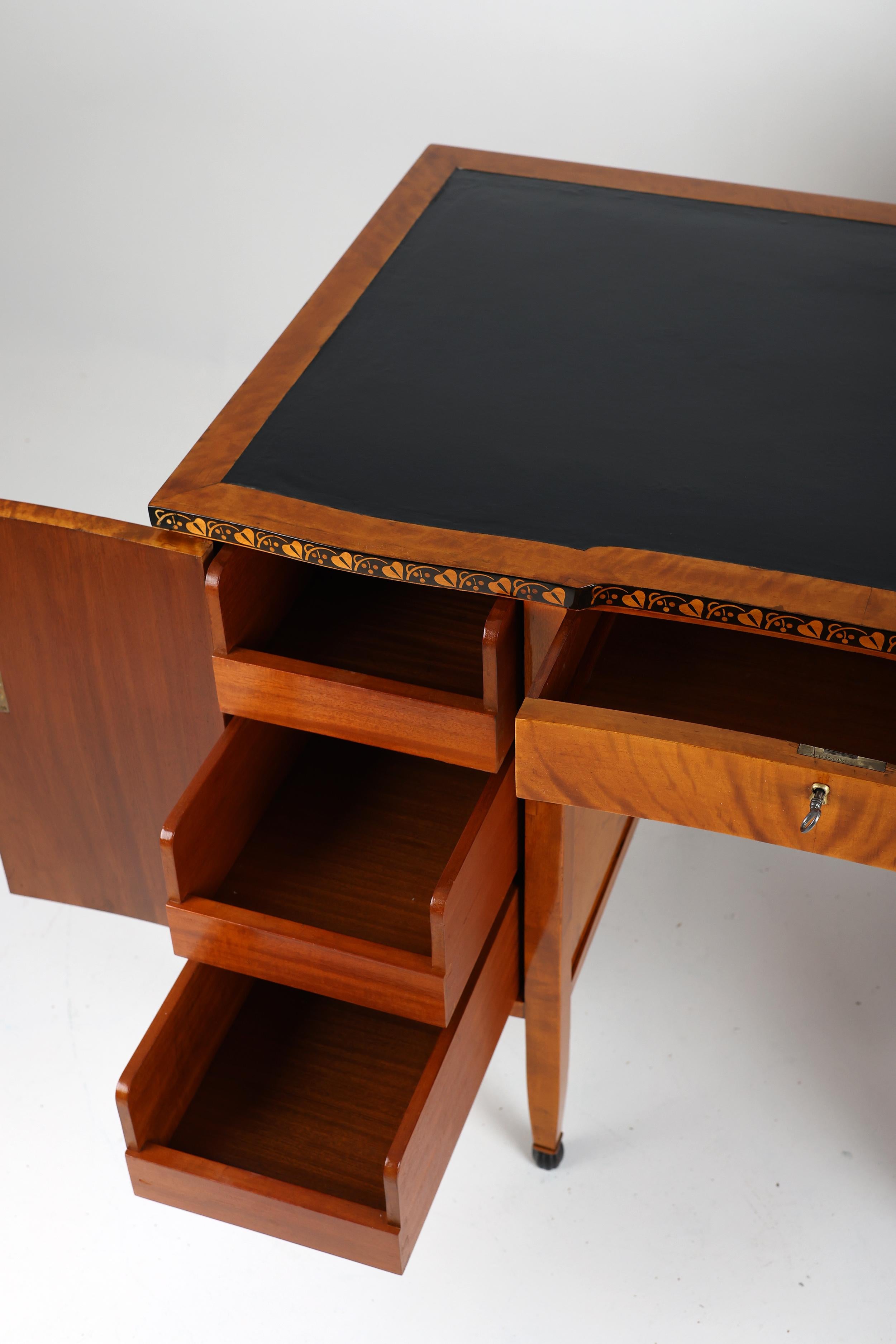 Antiker Schreibtisch im Biedermeier-Stil im Angebot 3