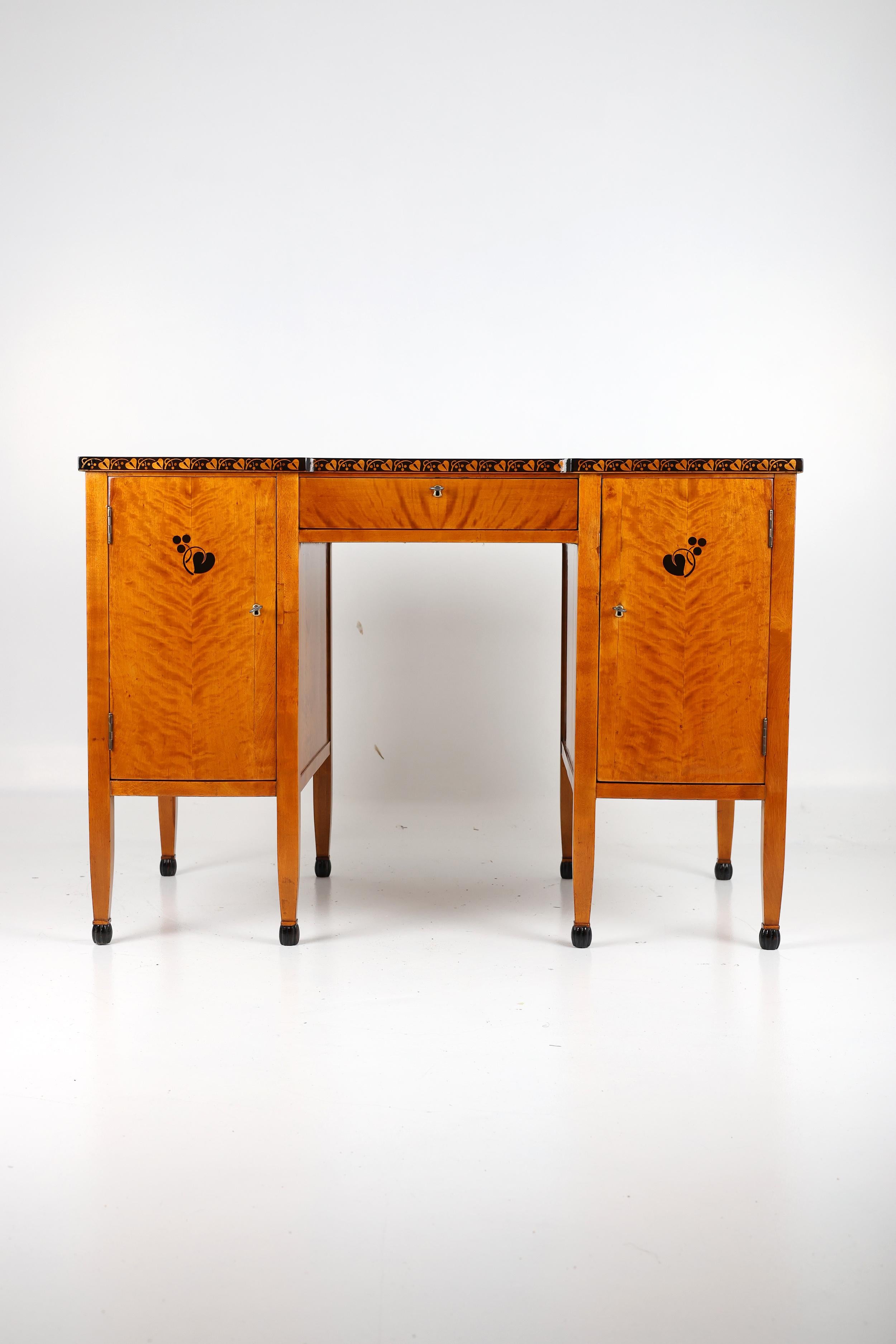 Antiker Schreibtisch im Biedermeier-Stil (Poliert) im Angebot