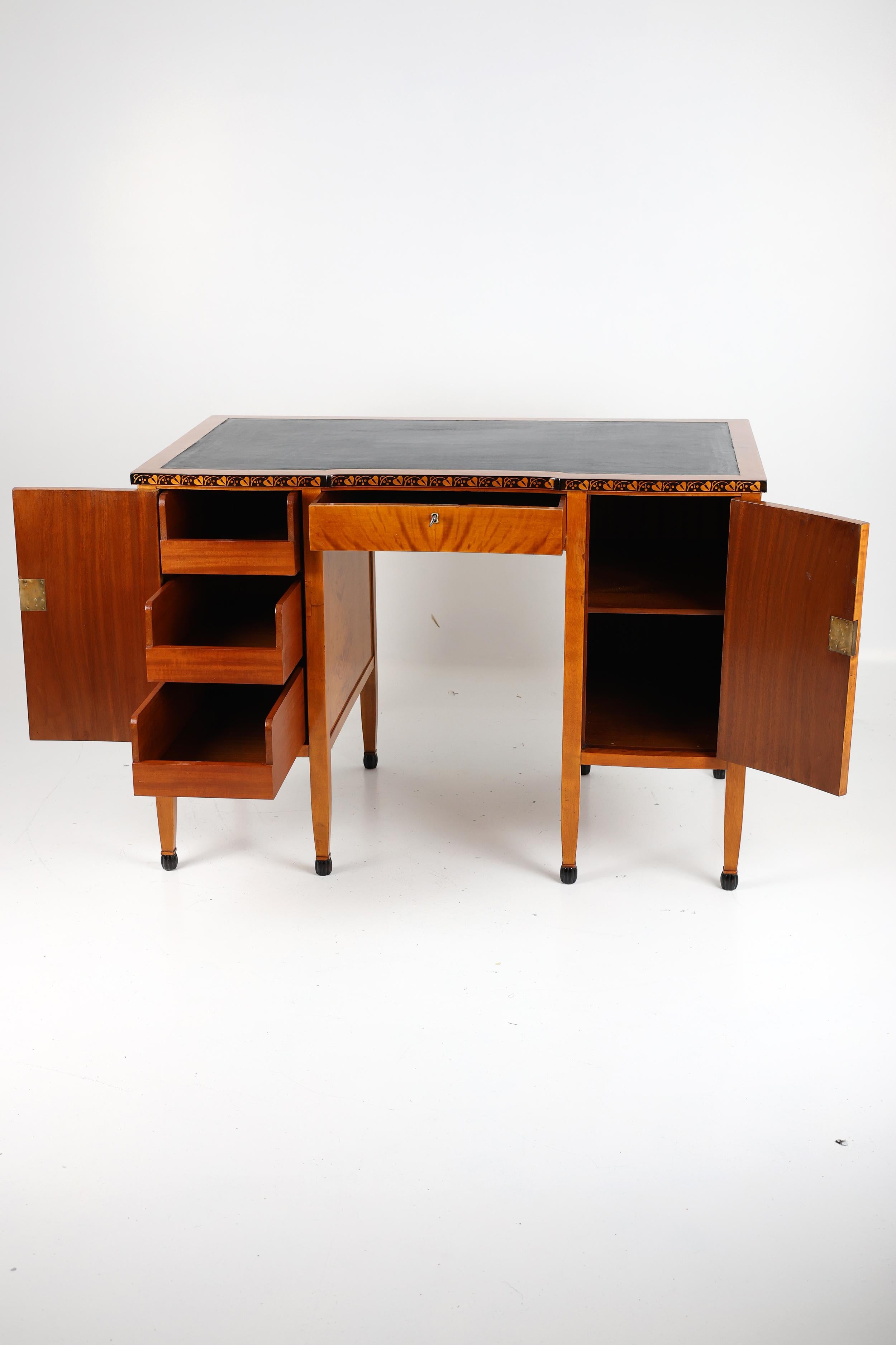 Antiker Schreibtisch im Biedermeier-Stil im Angebot 1
