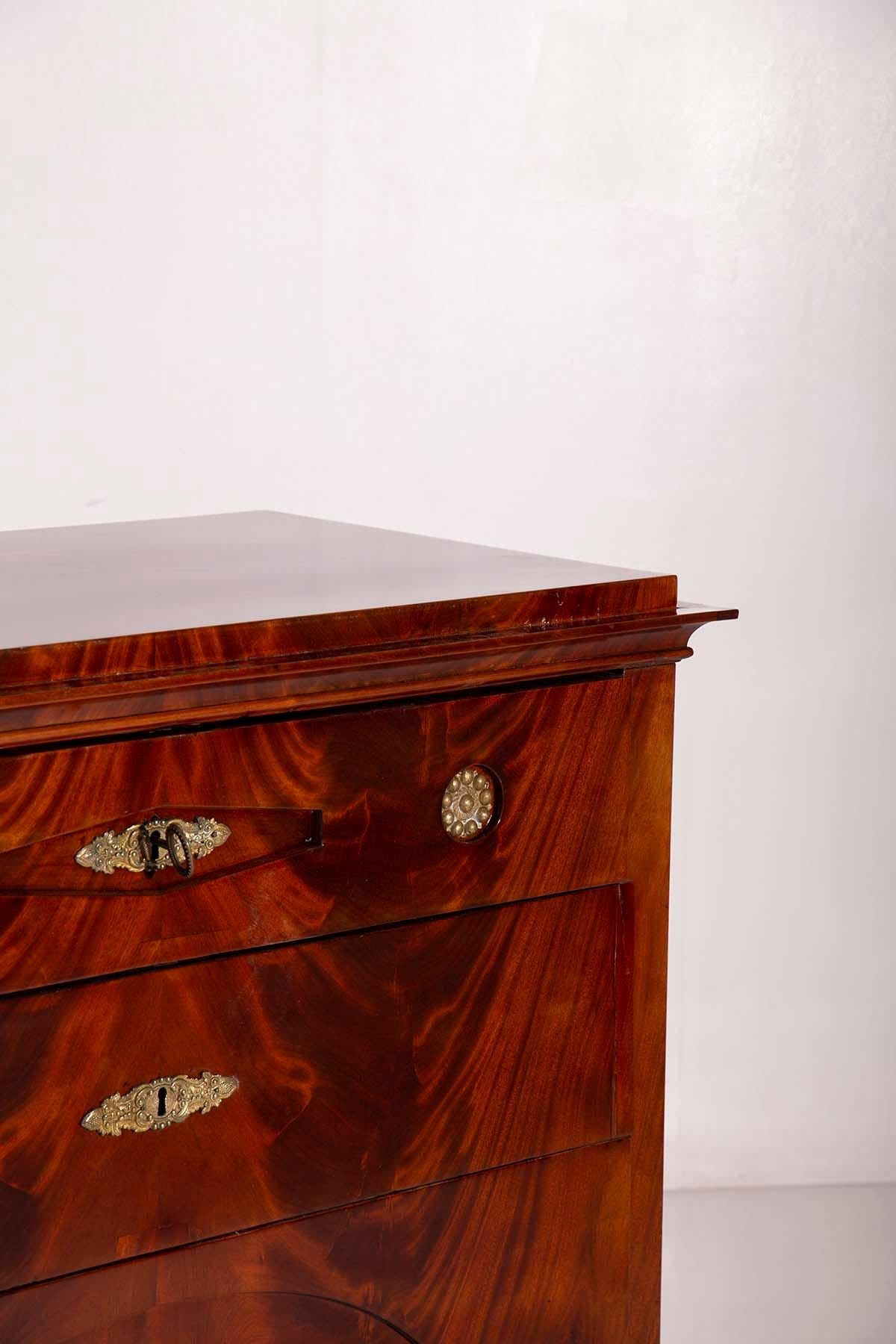 XIXe siècle Ancienne commode secrétaire de style Biedermeier en acajou à façade tombante en vente