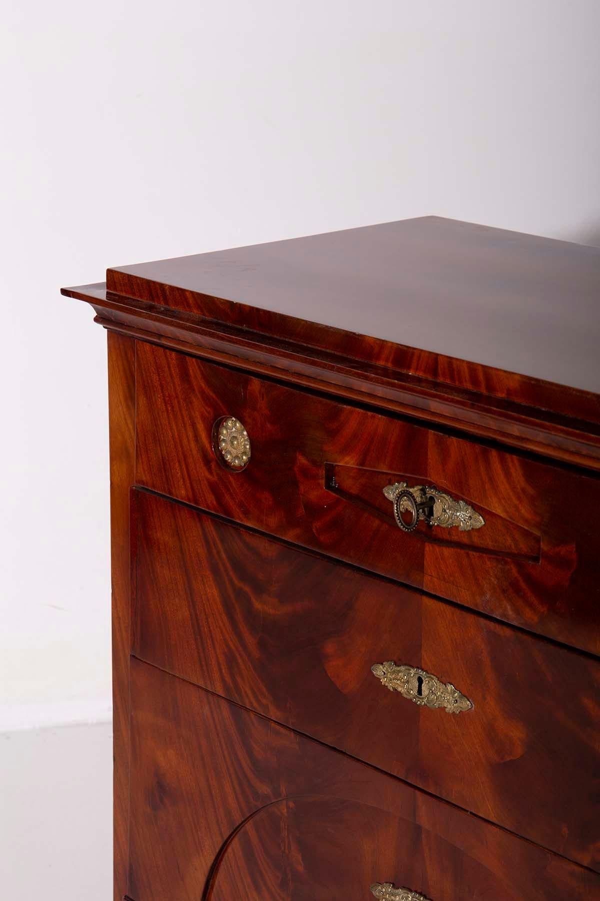 Ancienne commode secrétaire de style Biedermeier en acajou à façade tombante en vente 2