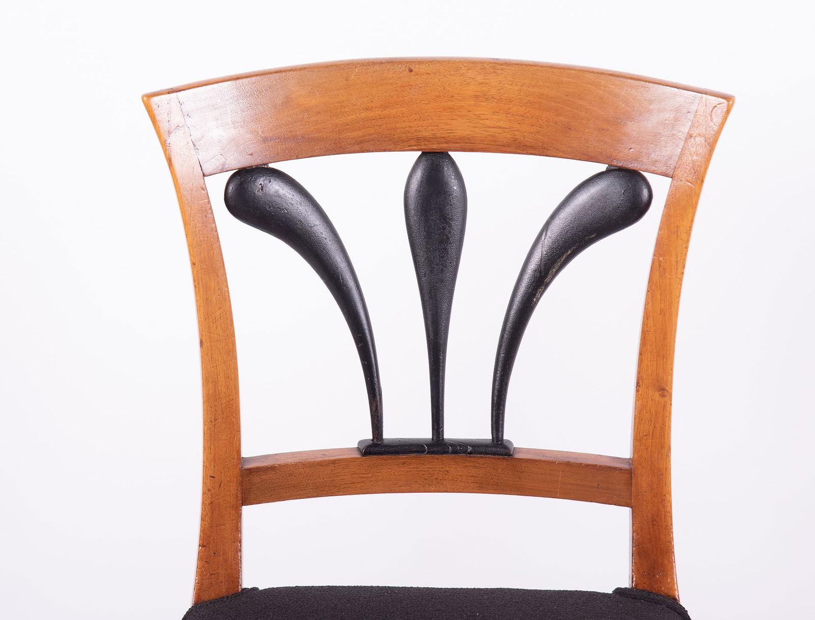 Fait main Paire de chaises d'appoint anciennes de style Biedermeier en vente
