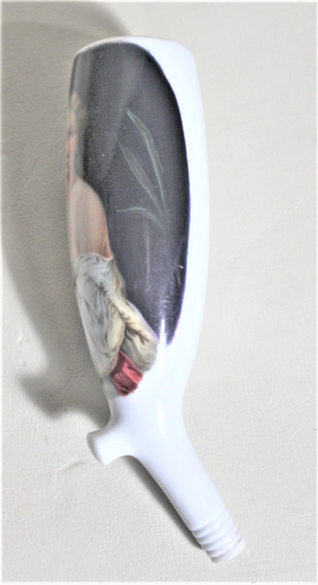Antiker antiker Biedermeier-Stil Rauchpfeifenkopf oder Schale mit einer handbemalten weiblichen Figur im Zustand „Gut“ im Angebot in Hamilton, Ontario