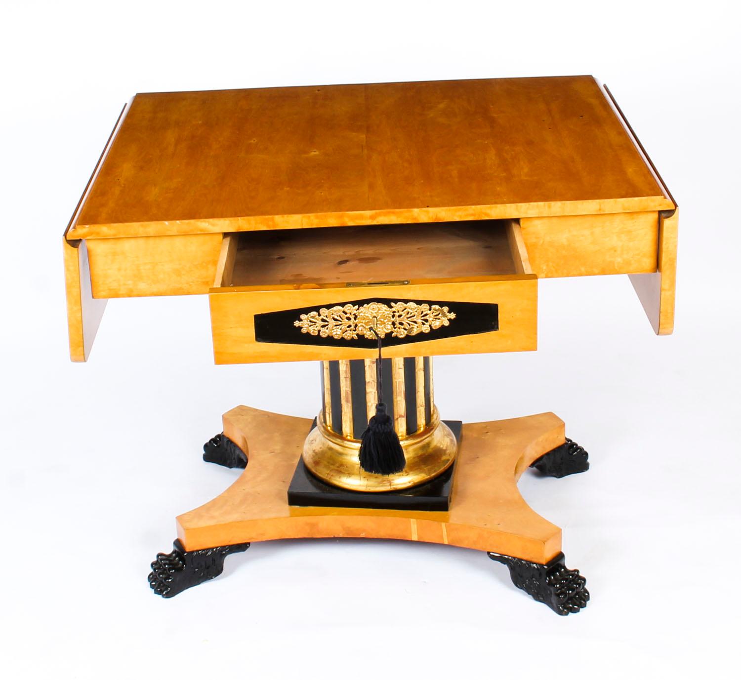 Ancienne table de canapé suédoise Biedermeier en bouleau et bronze doré, 19ème siècle en vente 3