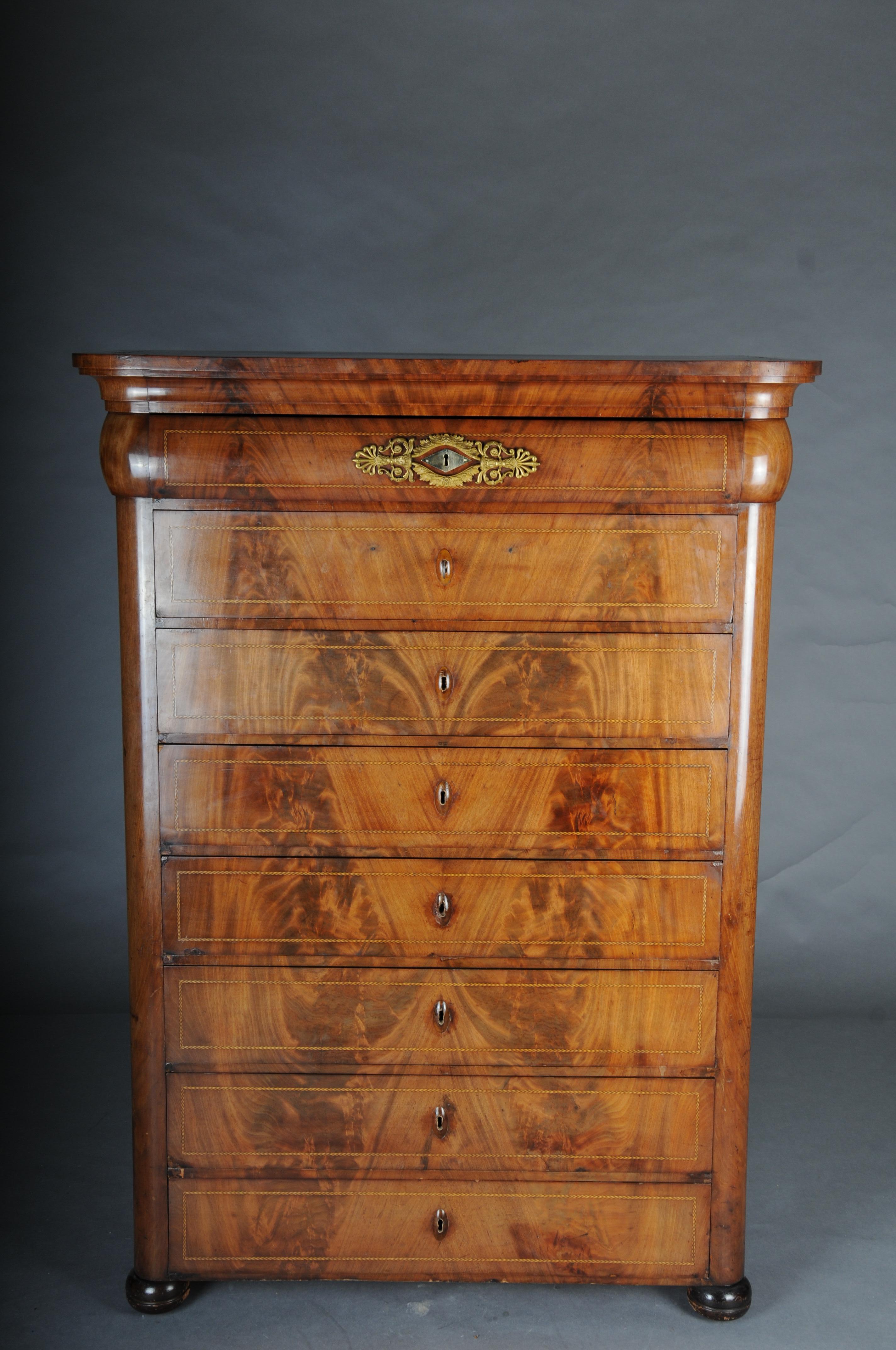 Antigua cómoda alta Biedermeier/Chiffoniere, caoba con arce, circ Alemán en venta