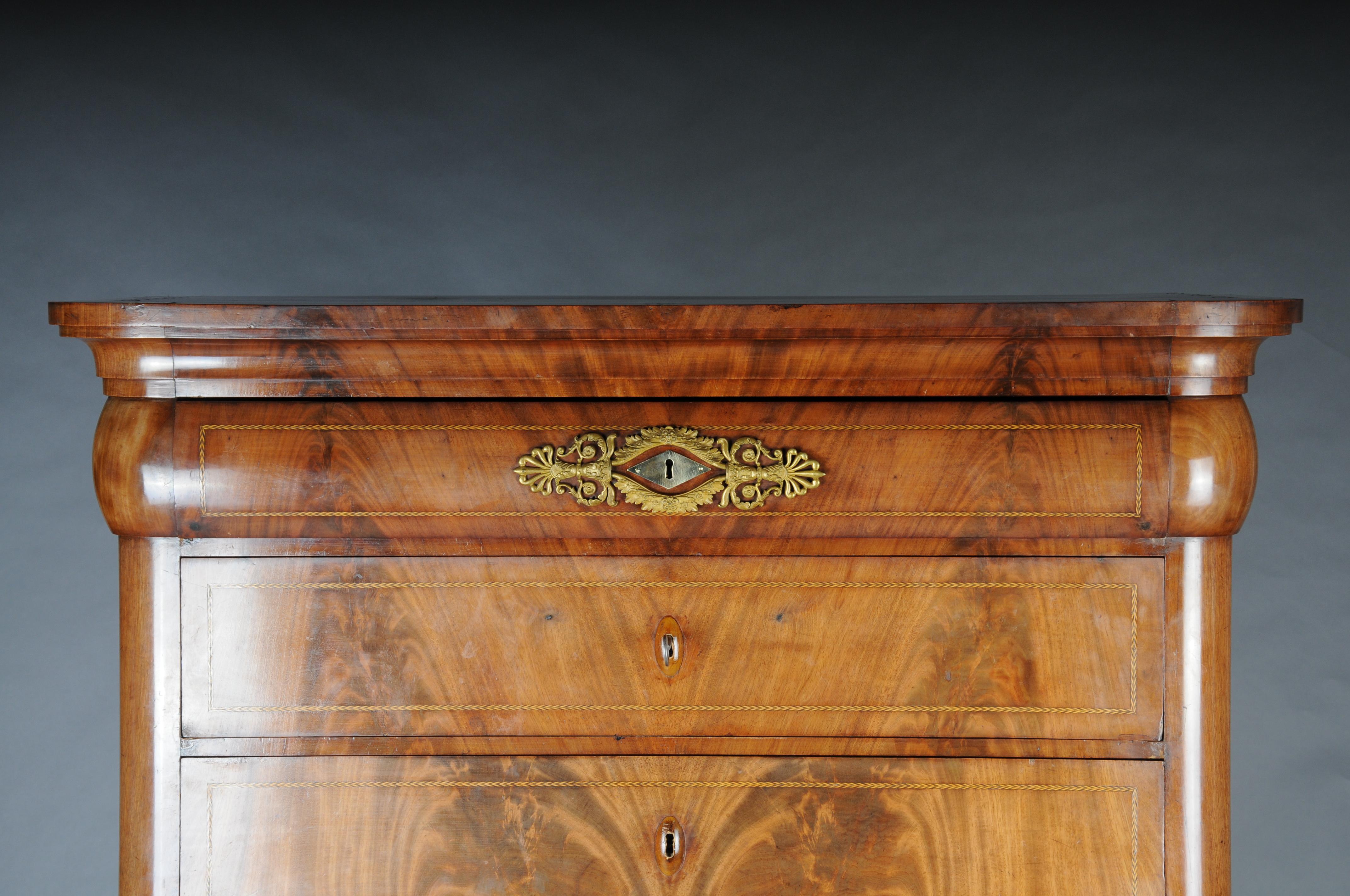 Antigua cómoda alta Biedermeier/Chiffoniere, caoba con arce, circ Chapado en venta