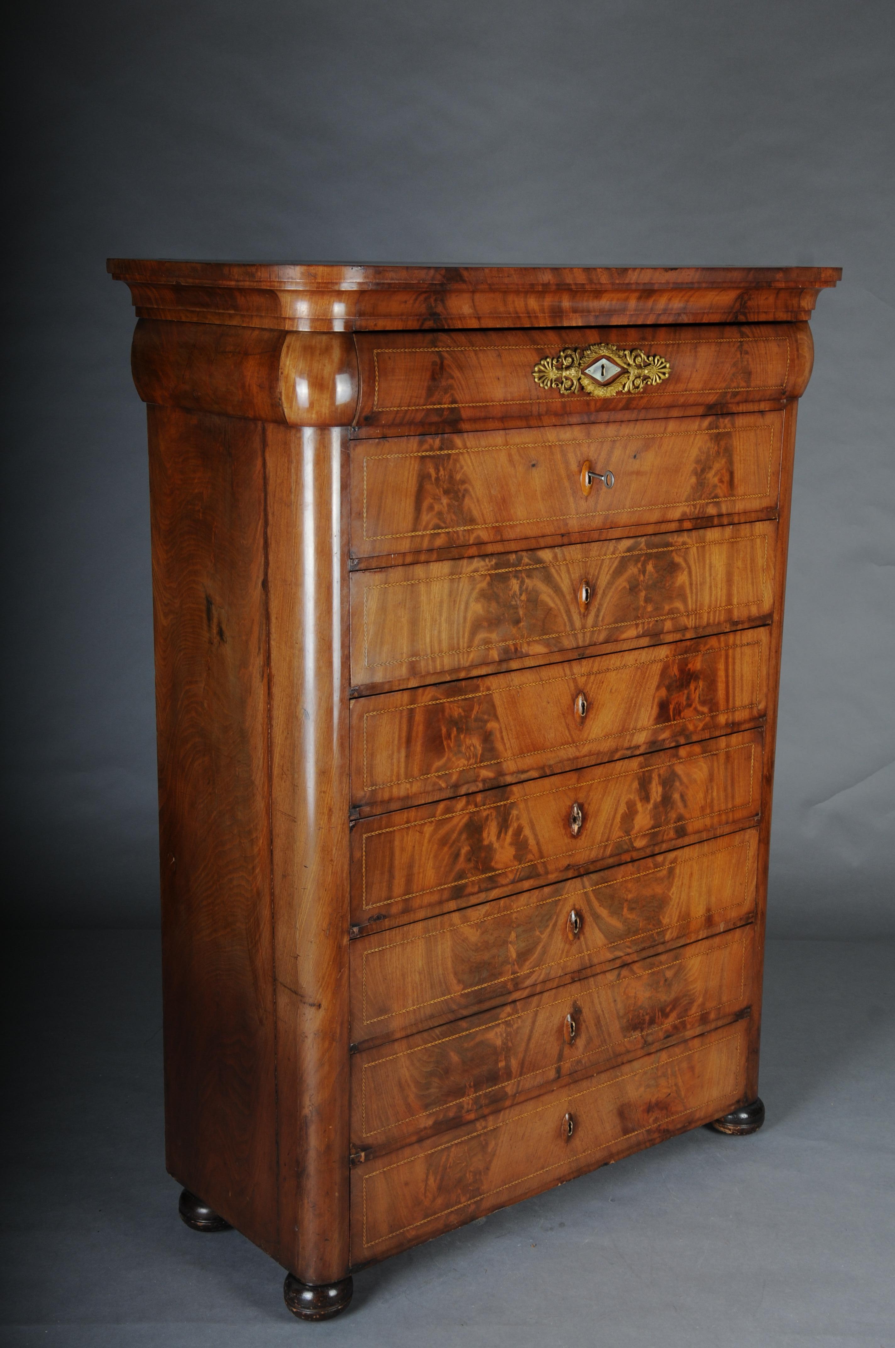 Antigua cómoda alta Biedermeier/Chiffoniere, caoba con arce, circ en venta 1