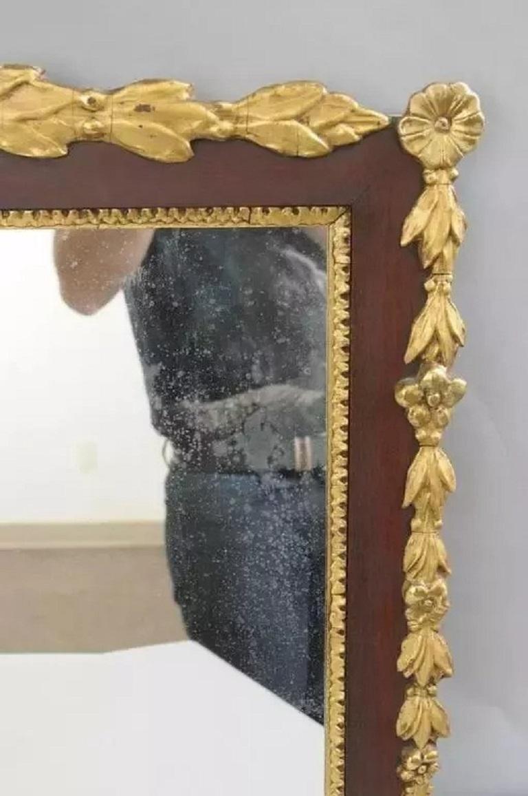 Inconnu Antique Feder Federal Parcel Mahogany Three Panel Overmantel Wall Mirror en vente