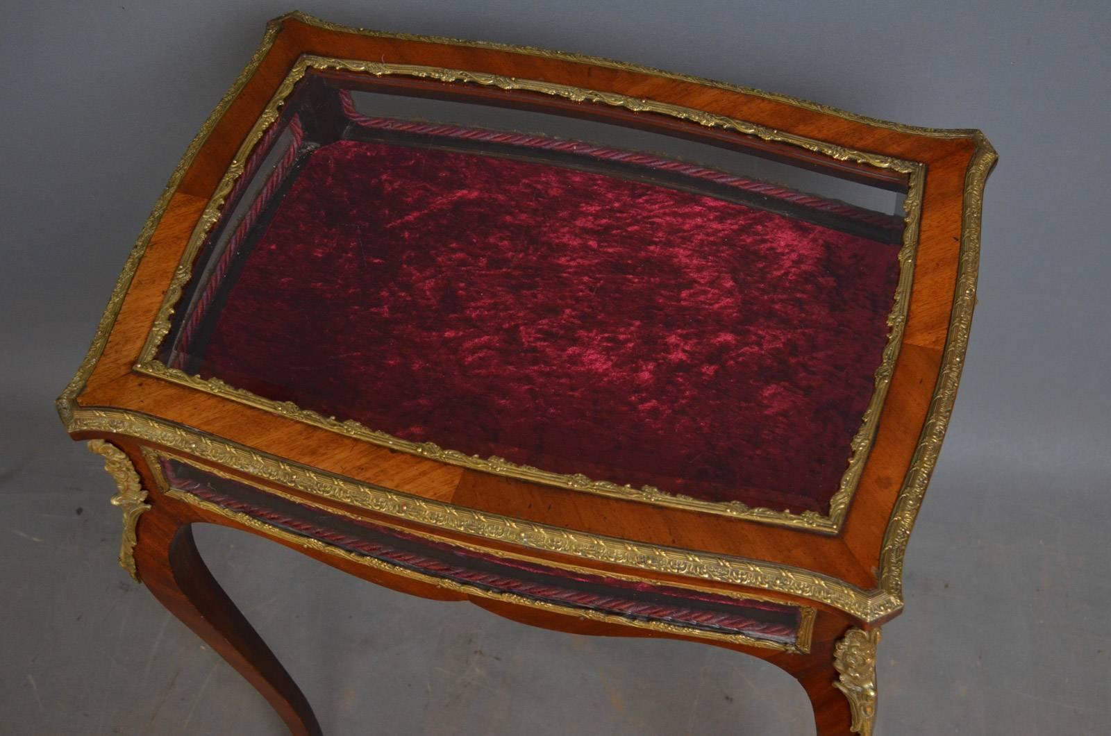 Sn4299 elegant 19th century mahogany display table, having hinged lid decorated with brass moulding and newly relined crushed velvet interior, all standing on cabriole legs terminating in brass sabots, this antique table in ormolu and brass